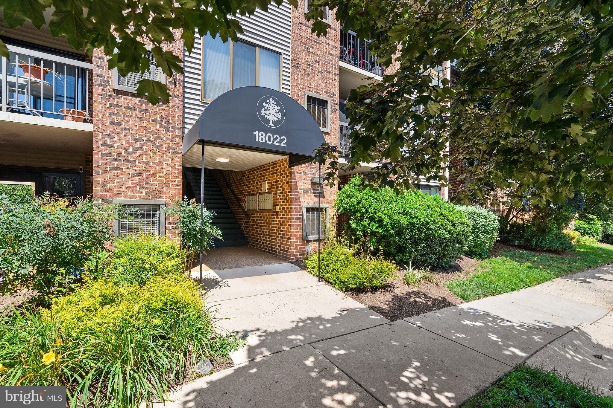 FARMINGDALE - Residential