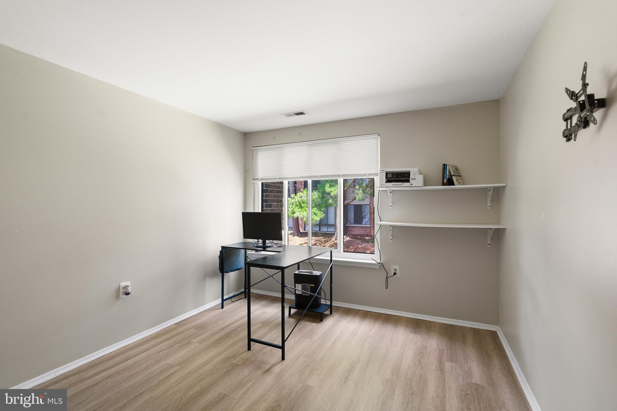 FARMINGDALE - Residential