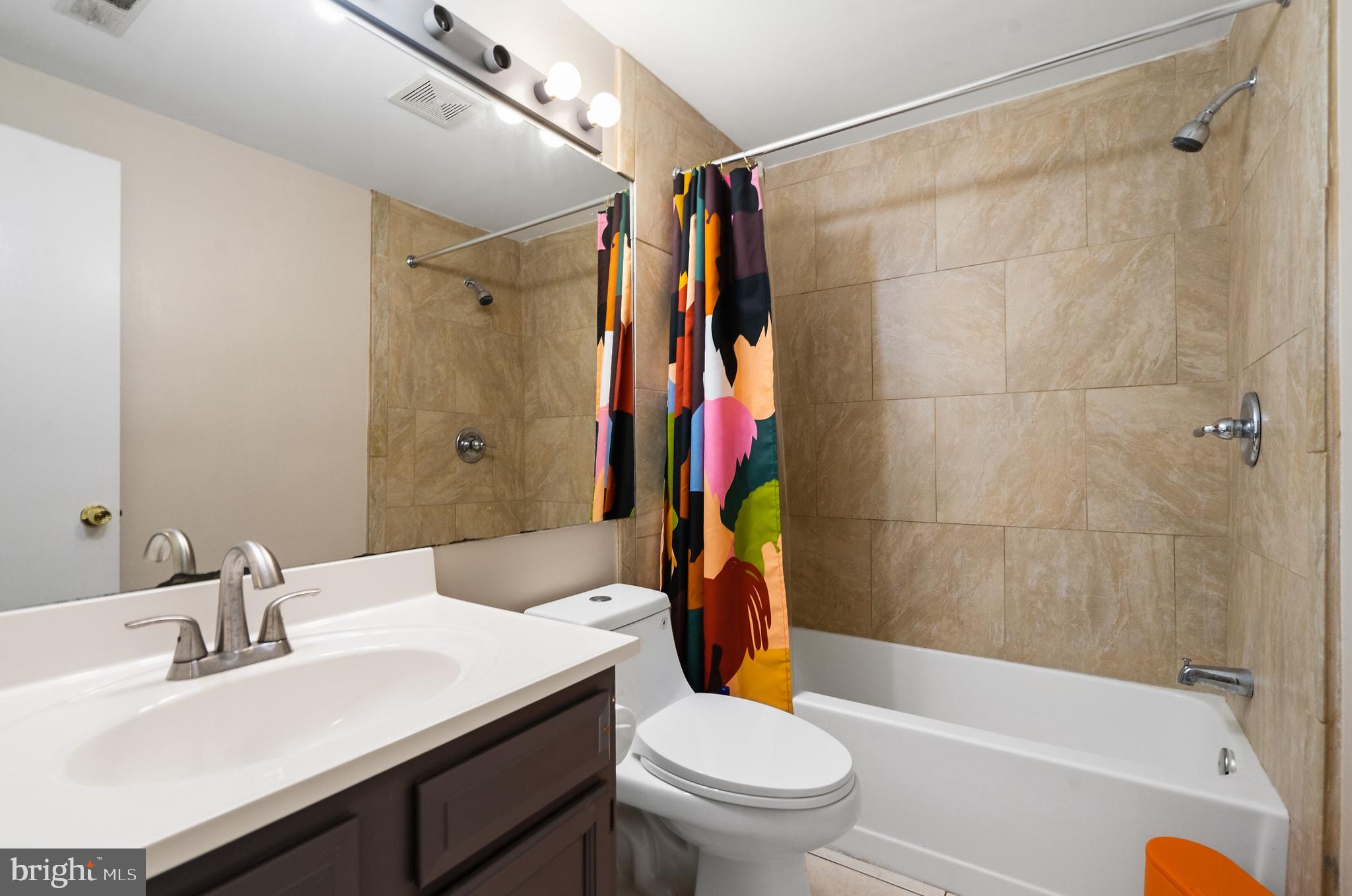 FARMINGDALE - Residential