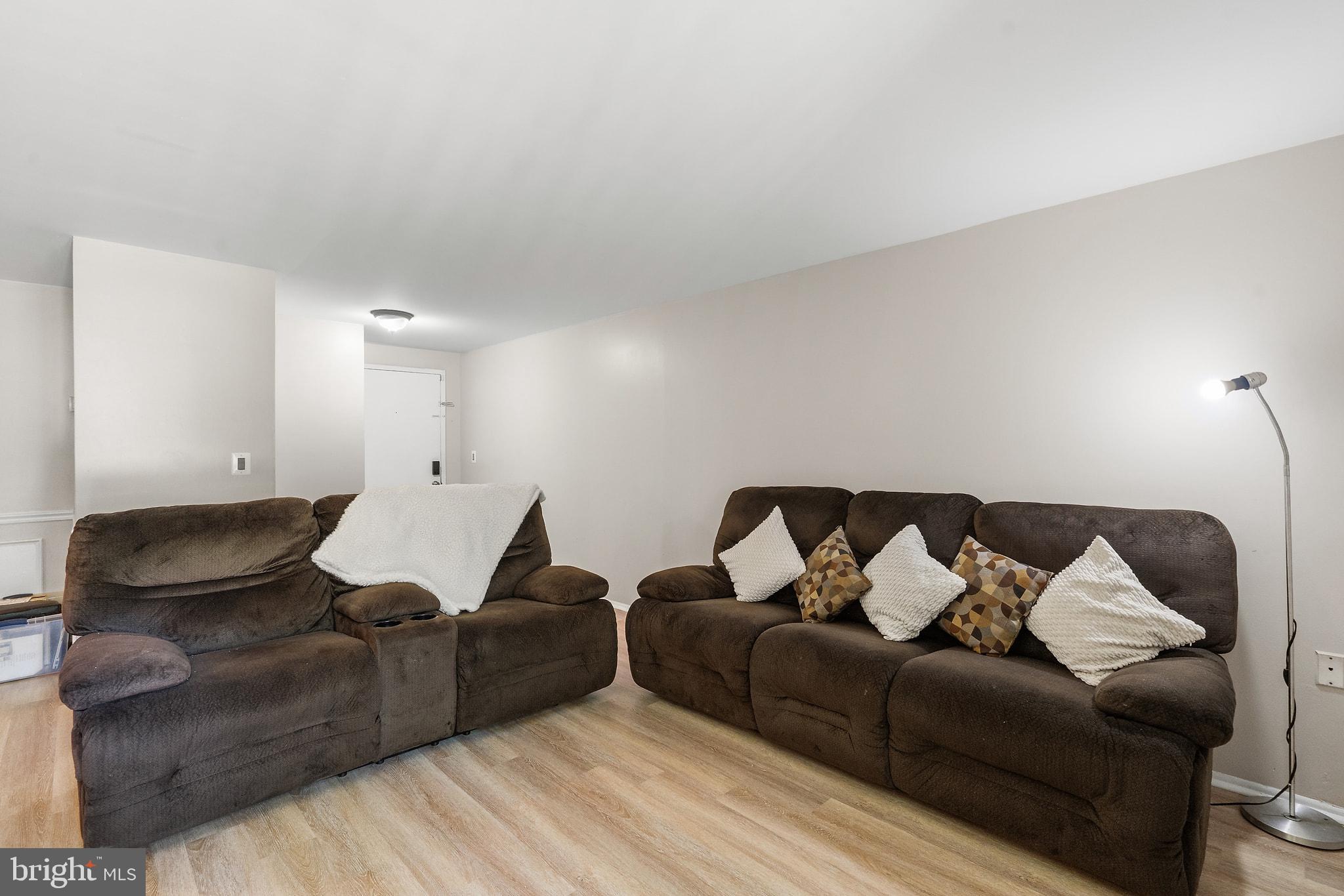 FARMINGDALE - Residential