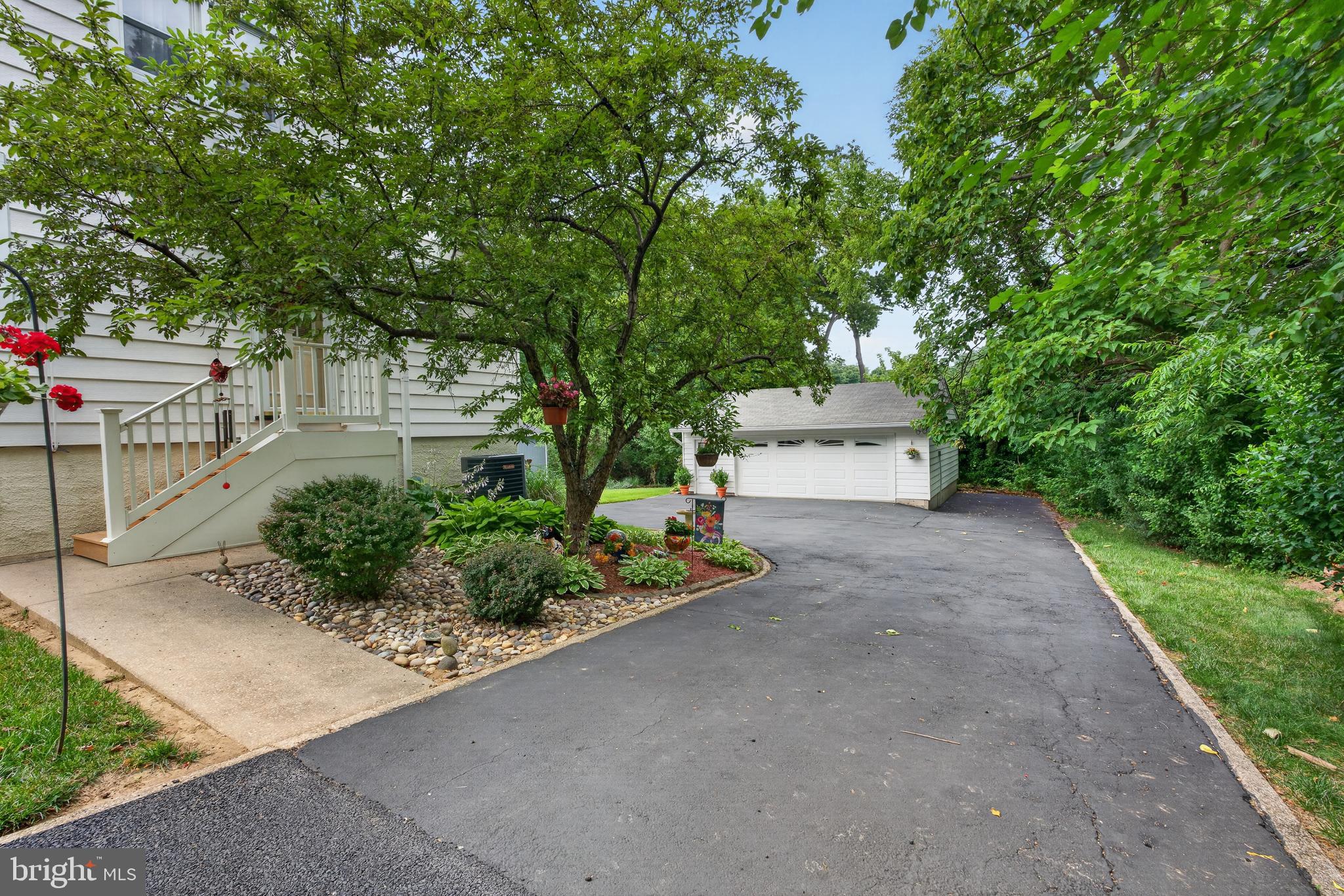 RIDGE MANOR - Residential