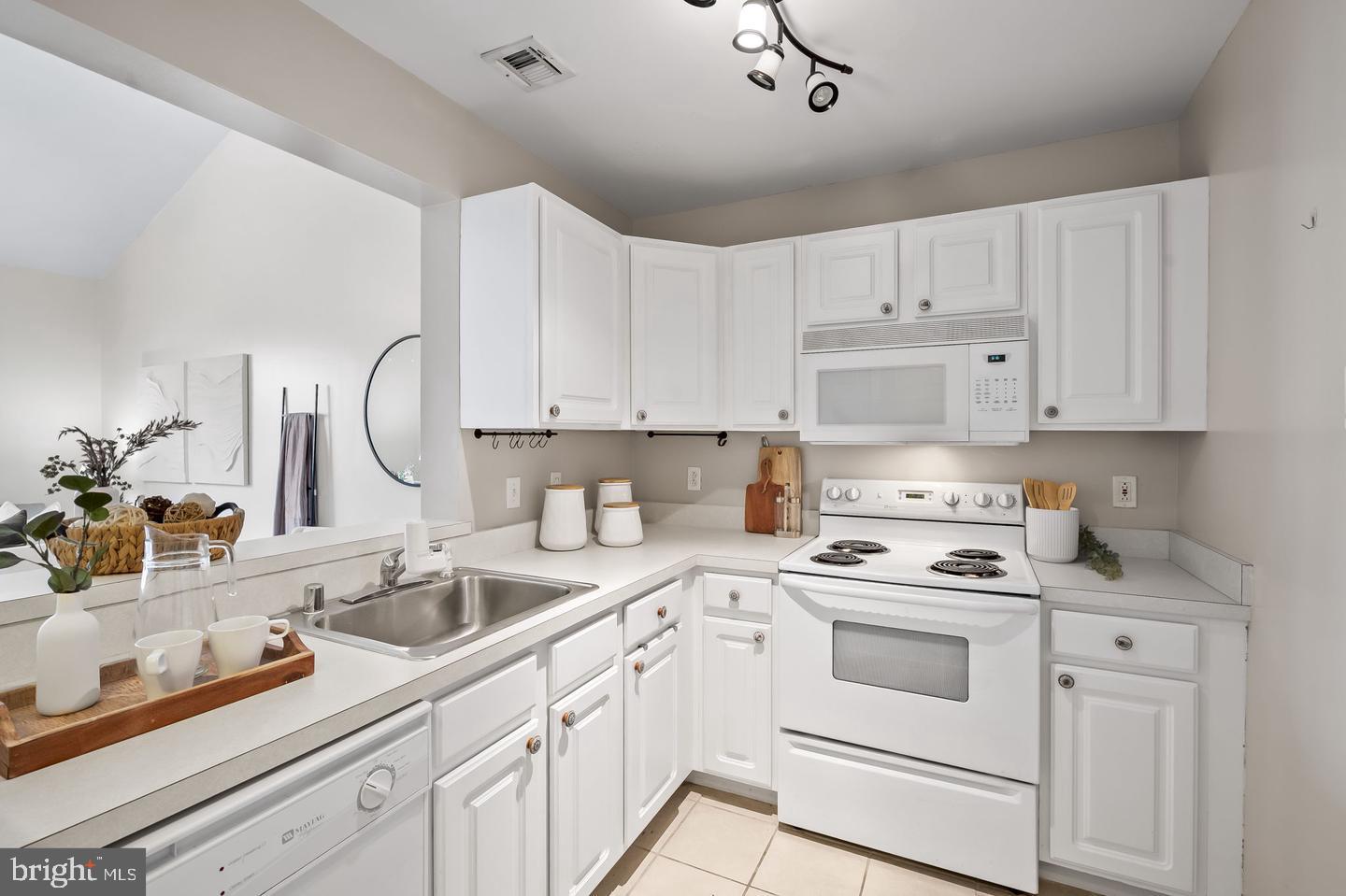 PIERSIDE AT HARBORVIEW - Residential