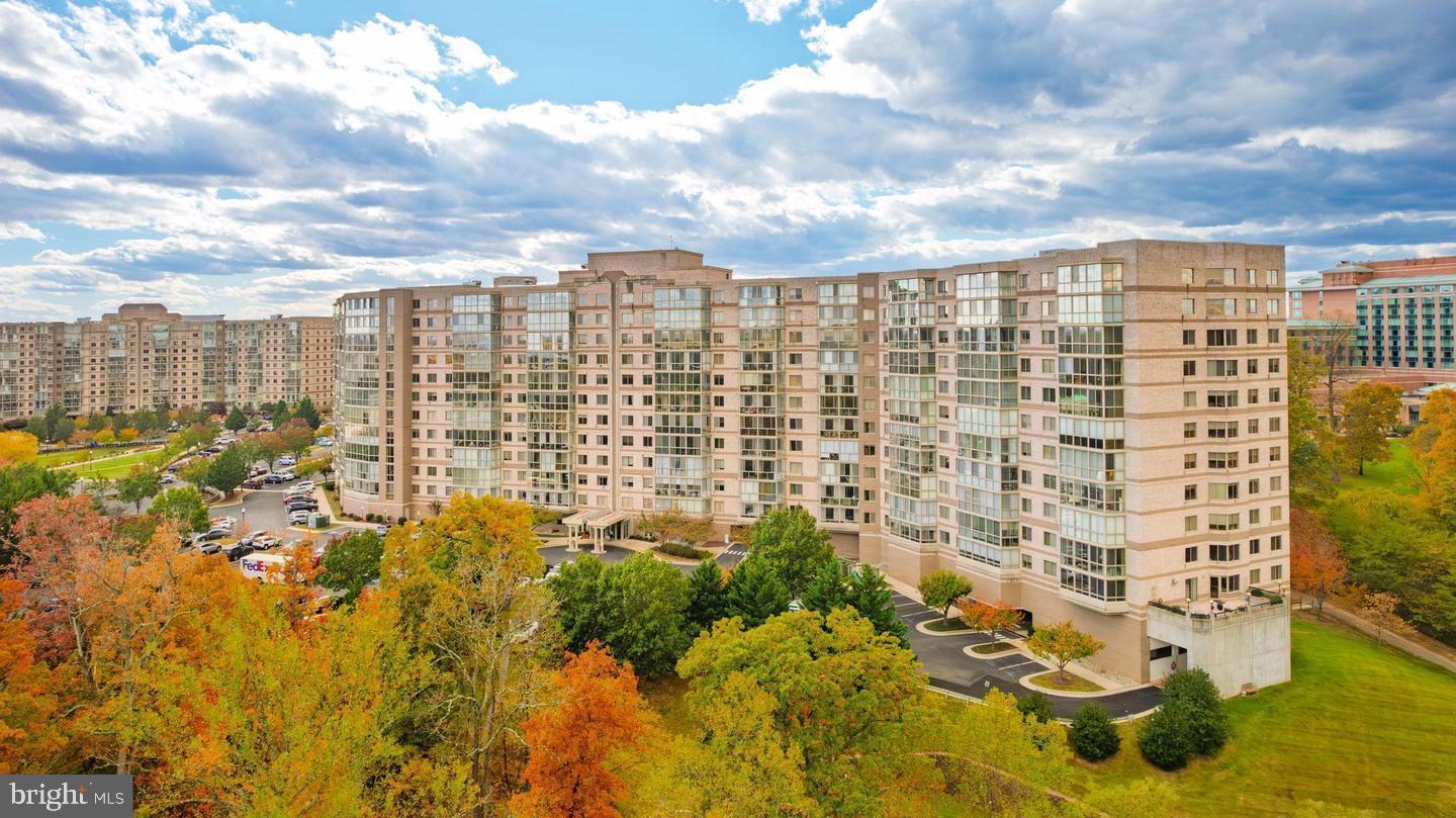 LANSDOWNE WOODS - Residential