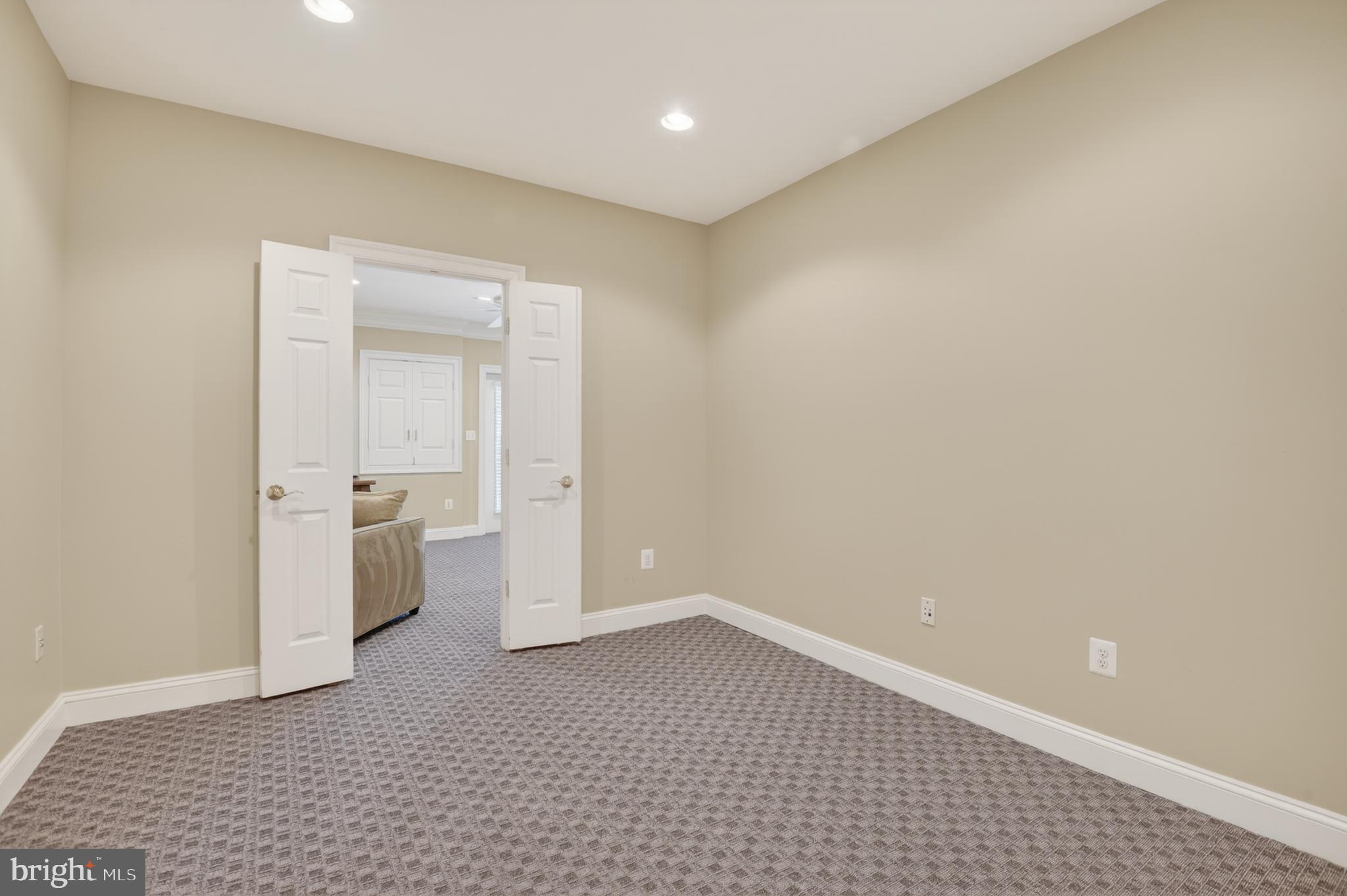 BETHESDA OUTSIDE - Residential