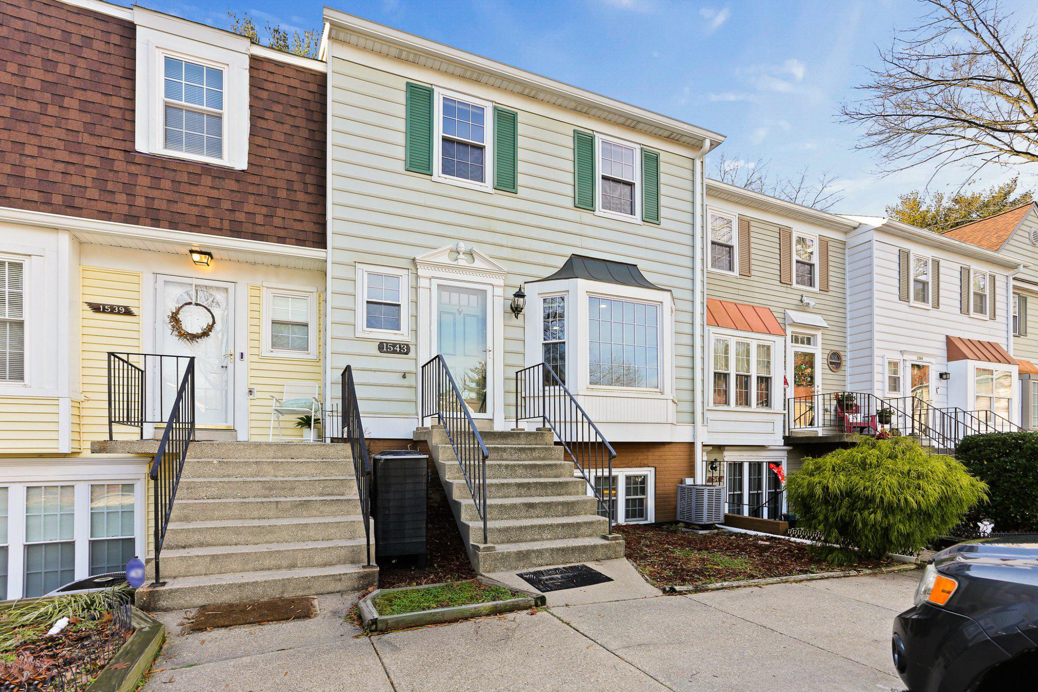 CROFTON MEWS CONDO - Residential