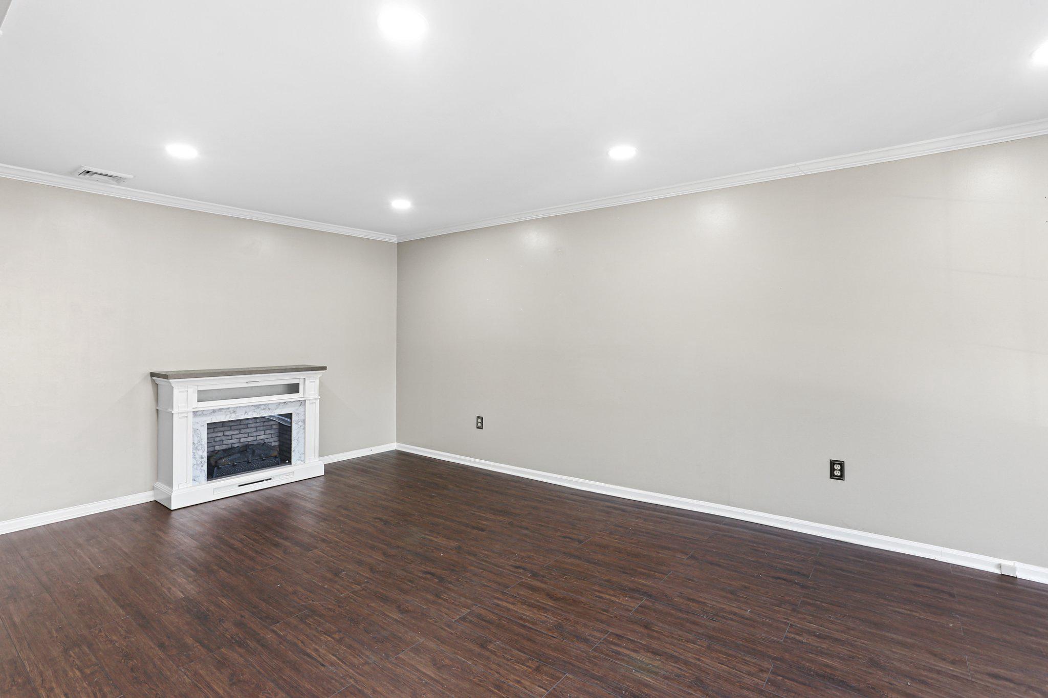 CROFTON MEWS CONDO - Residential