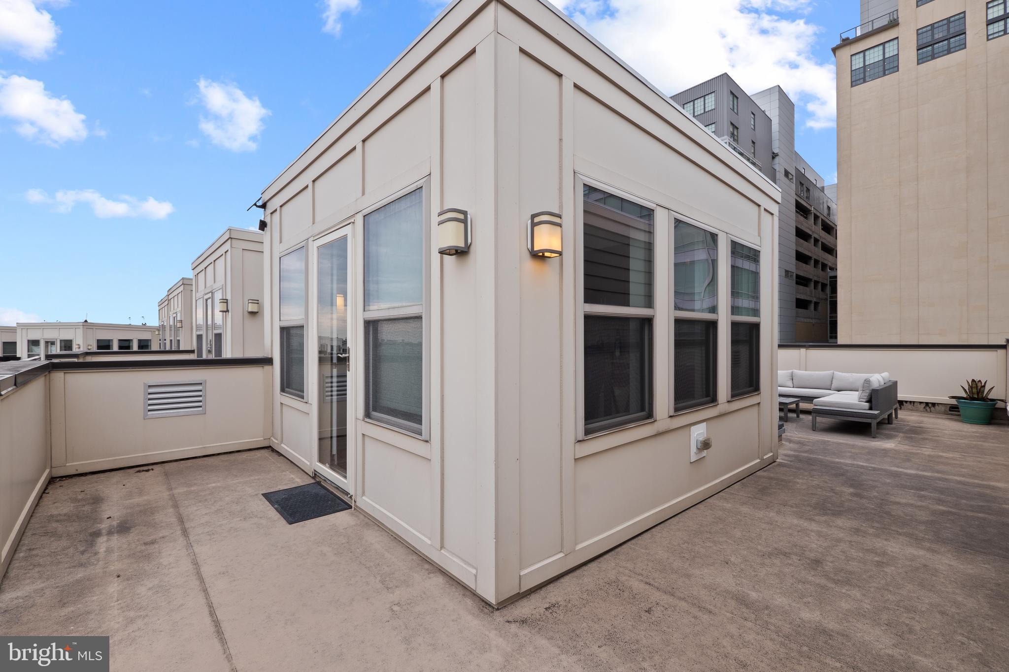 LOCUST POINT - Residential