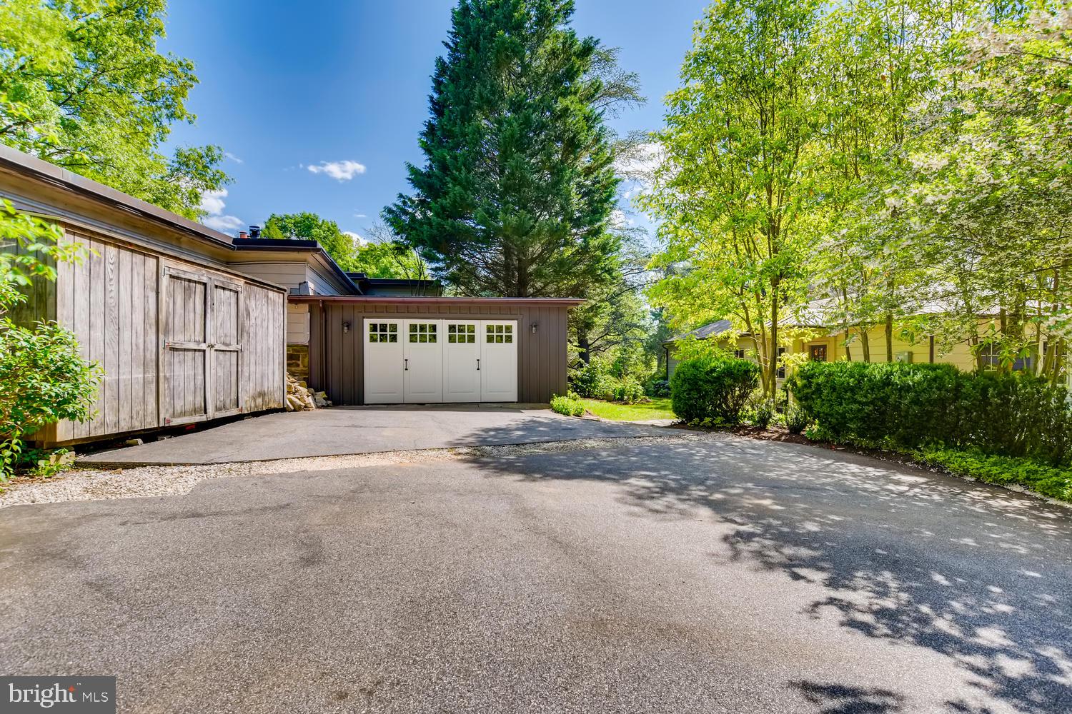 LAKE ROLAND - Residential