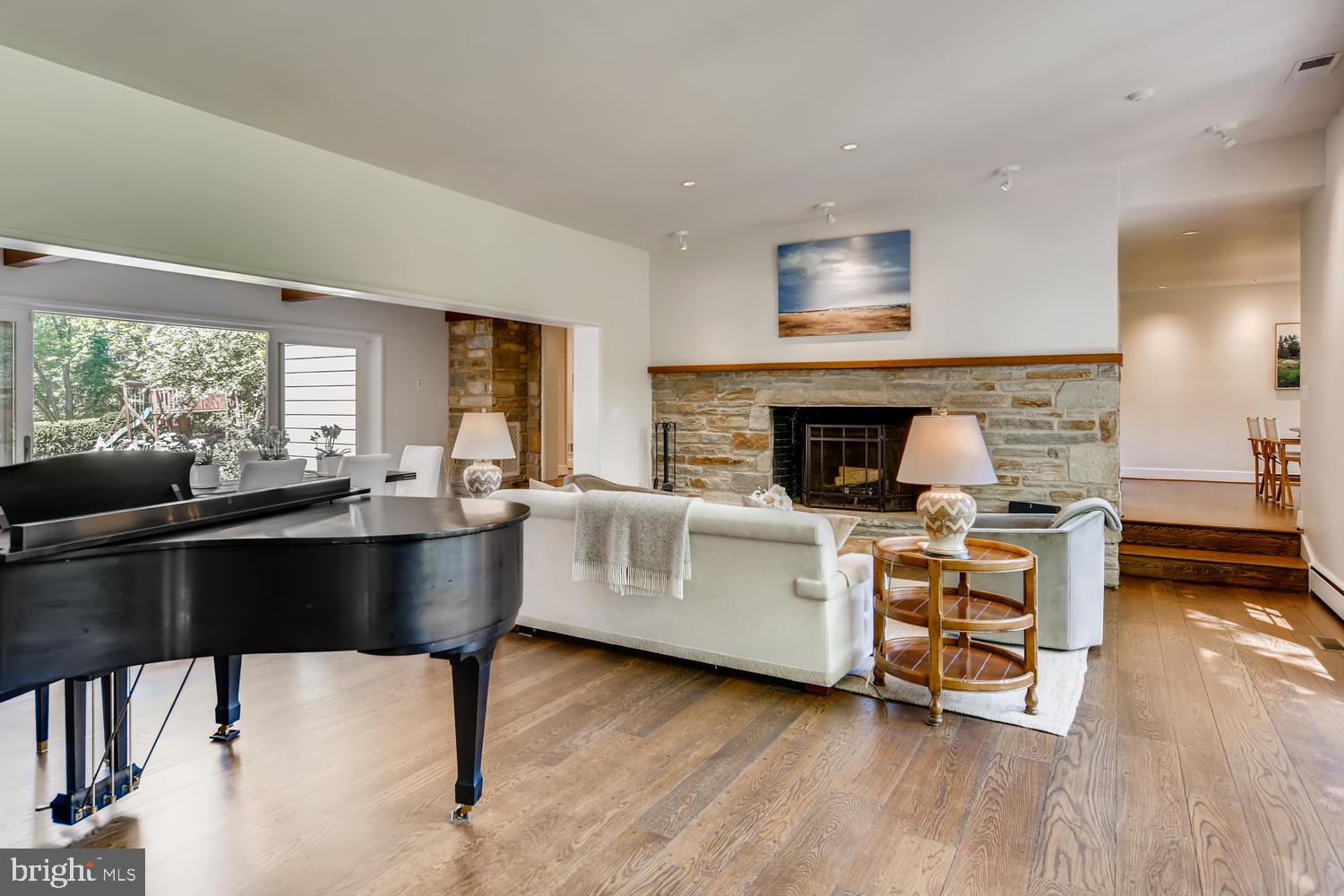 LAKE ROLAND - Residential