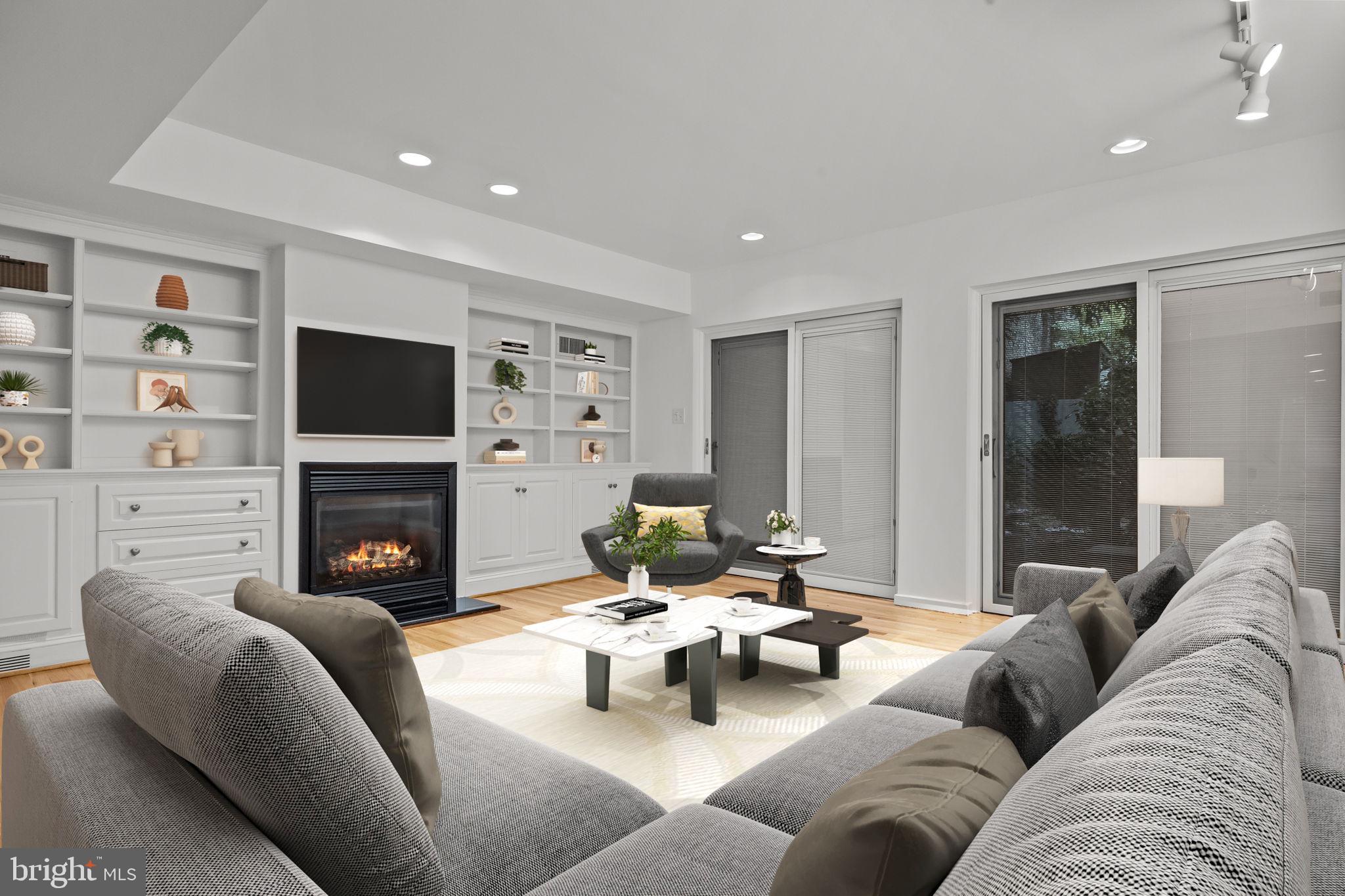 QUEEN VILLAGE - Residential