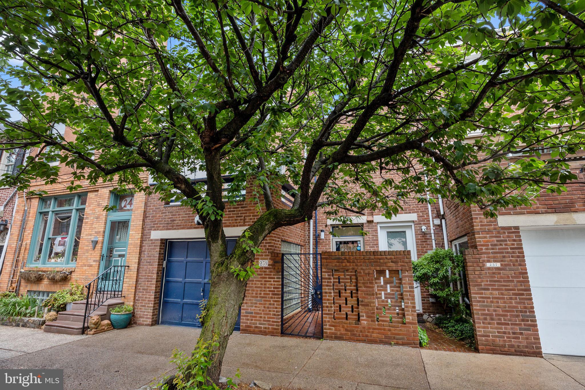 QUEEN VILLAGE - Residential