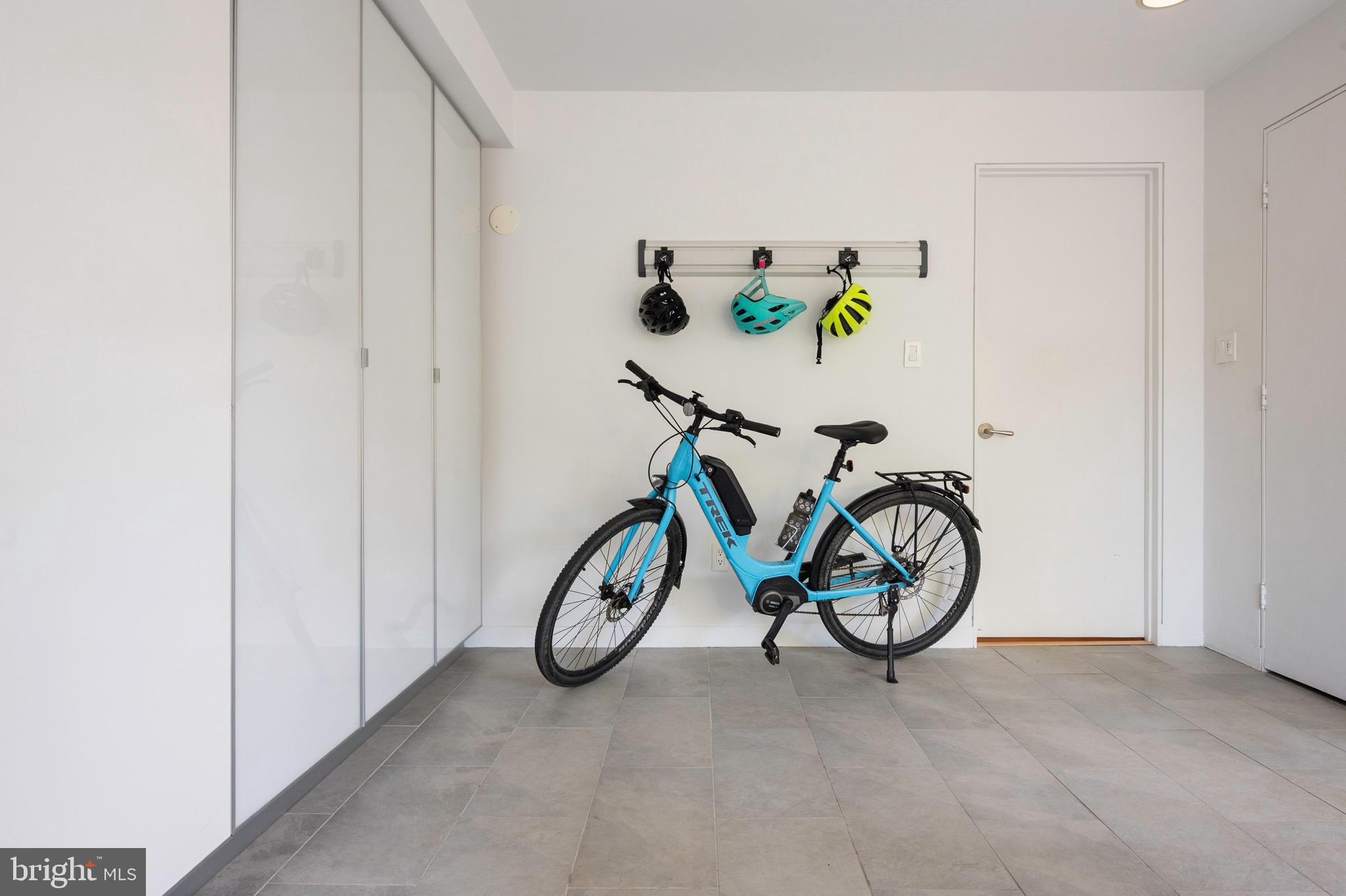 HOLLIN HILLS - Residential