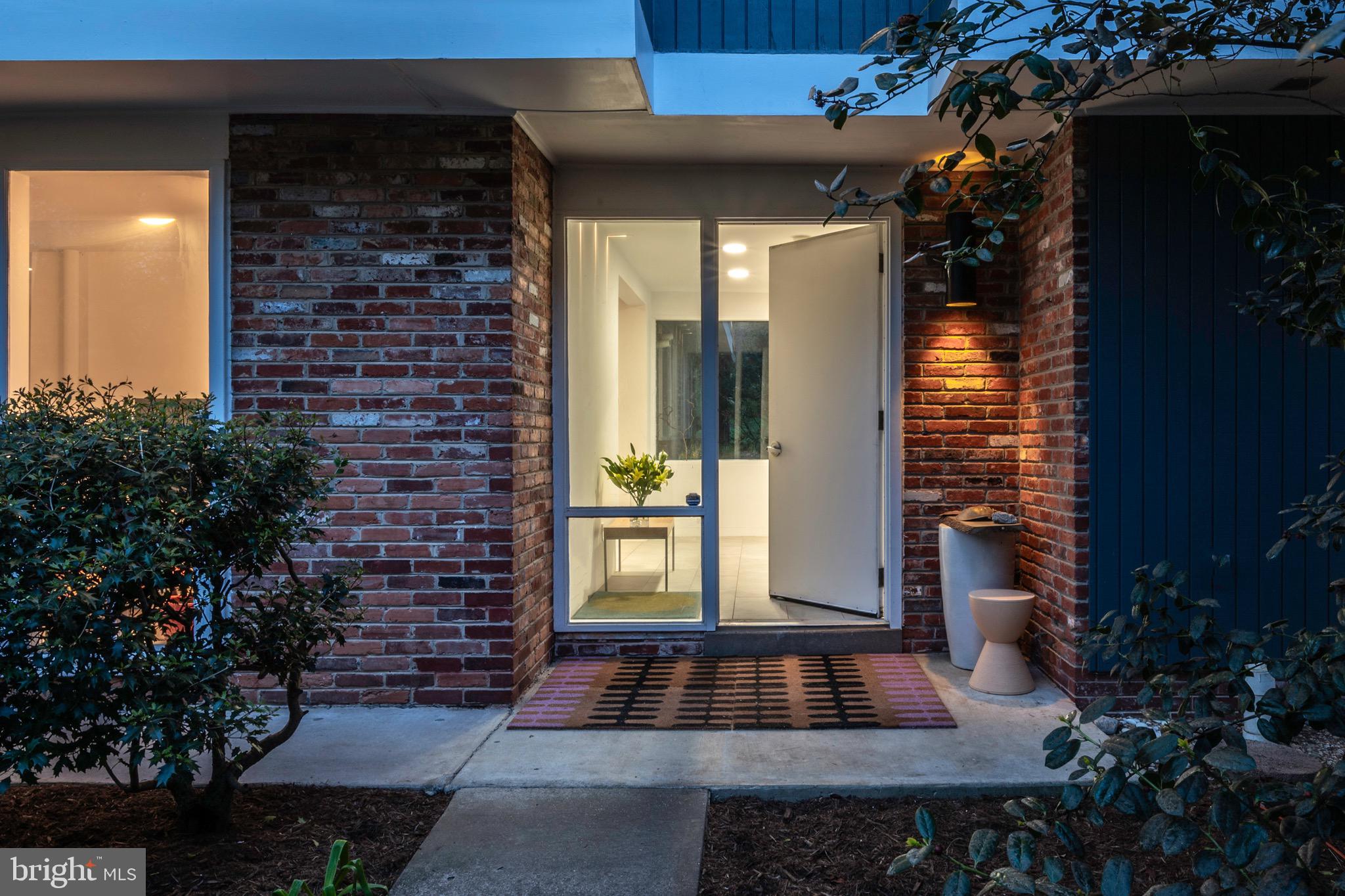 HOLLIN HILLS - Residential