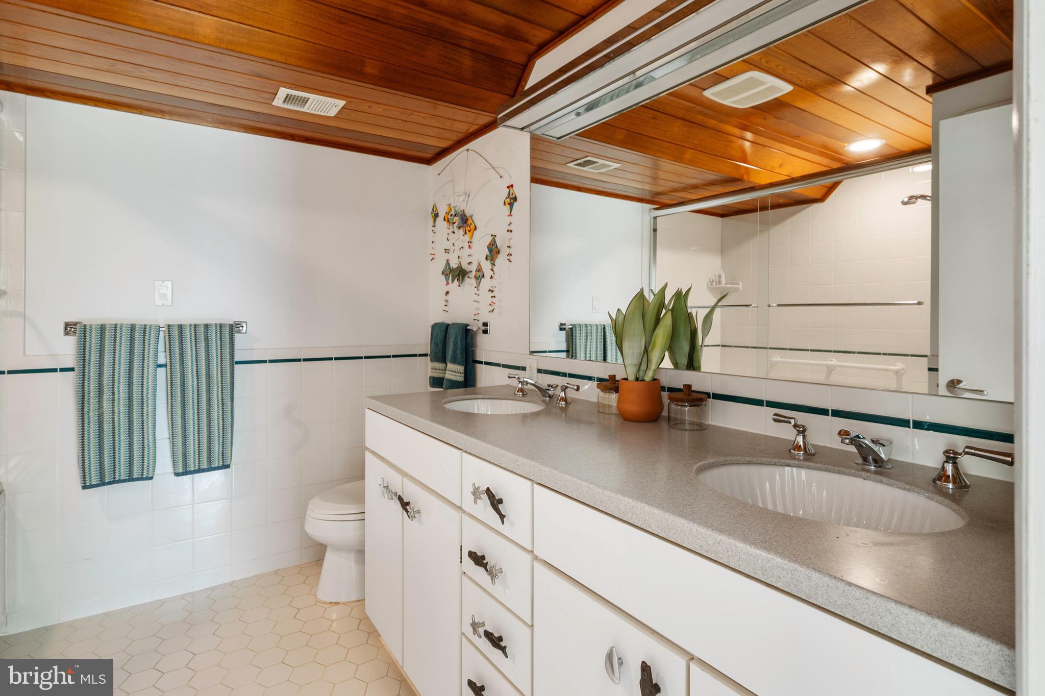 HOLLIN HILLS - Residential