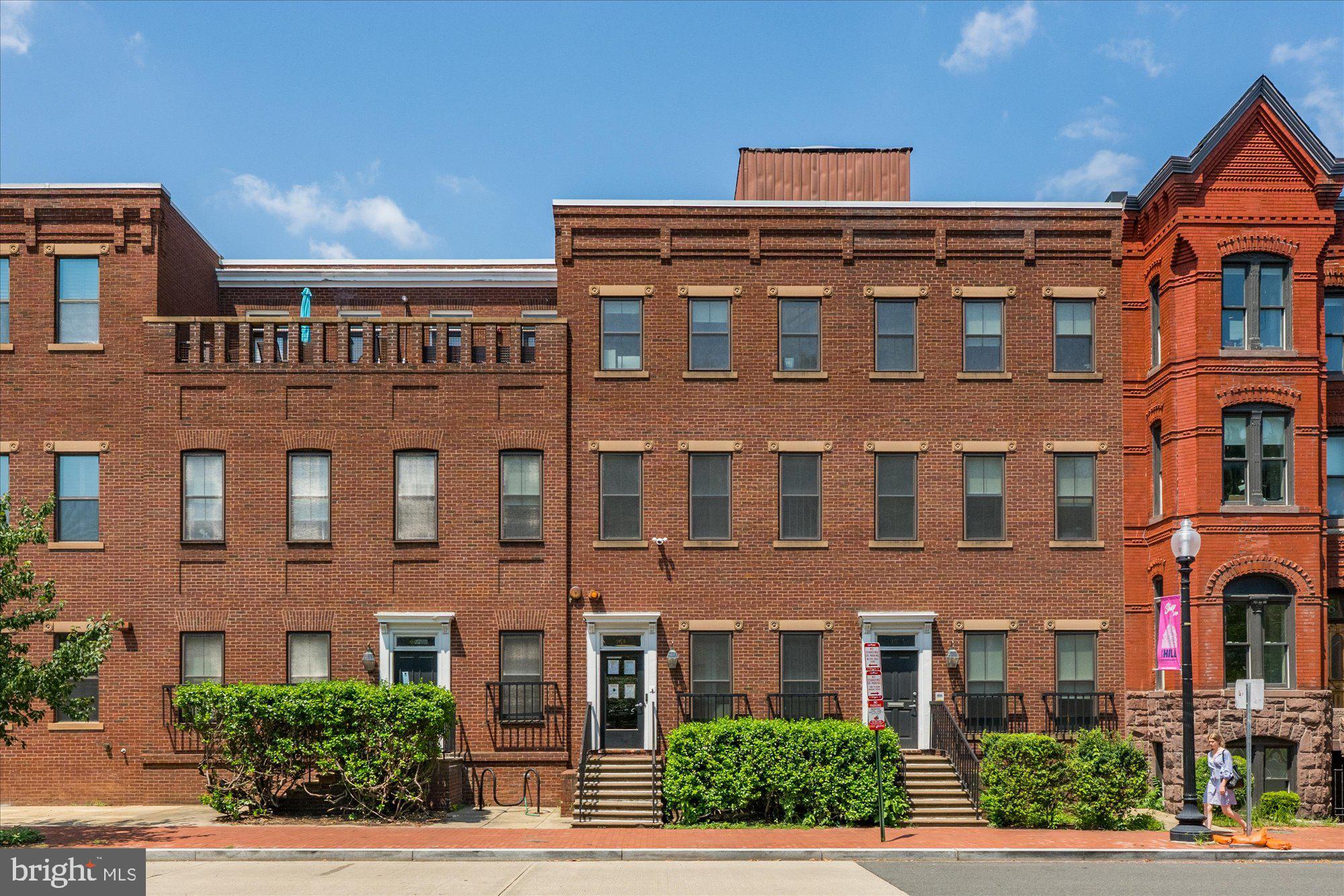 CAPITOL HILL - Commercial Sale