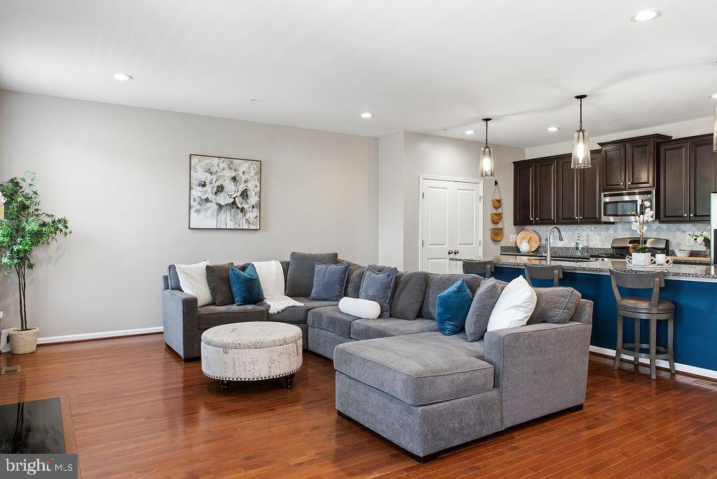 MADISON CRESCENT - Residential