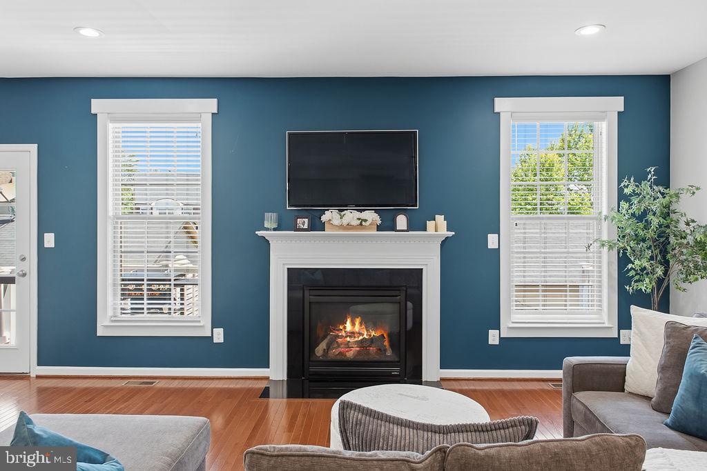 MADISON CRESCENT - Residential
