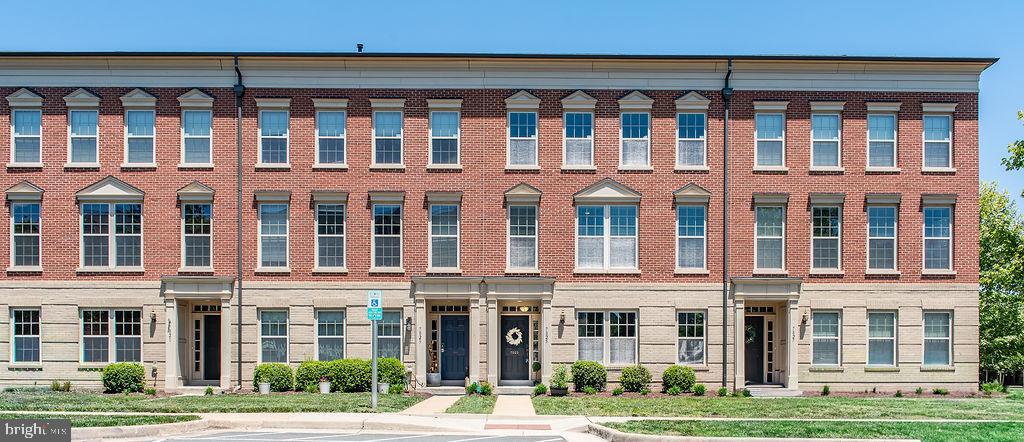 MADISON CRESCENT - Residential