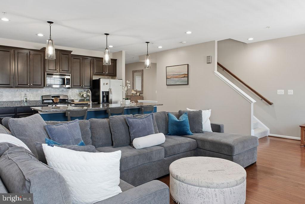 MADISON CRESCENT - Residential