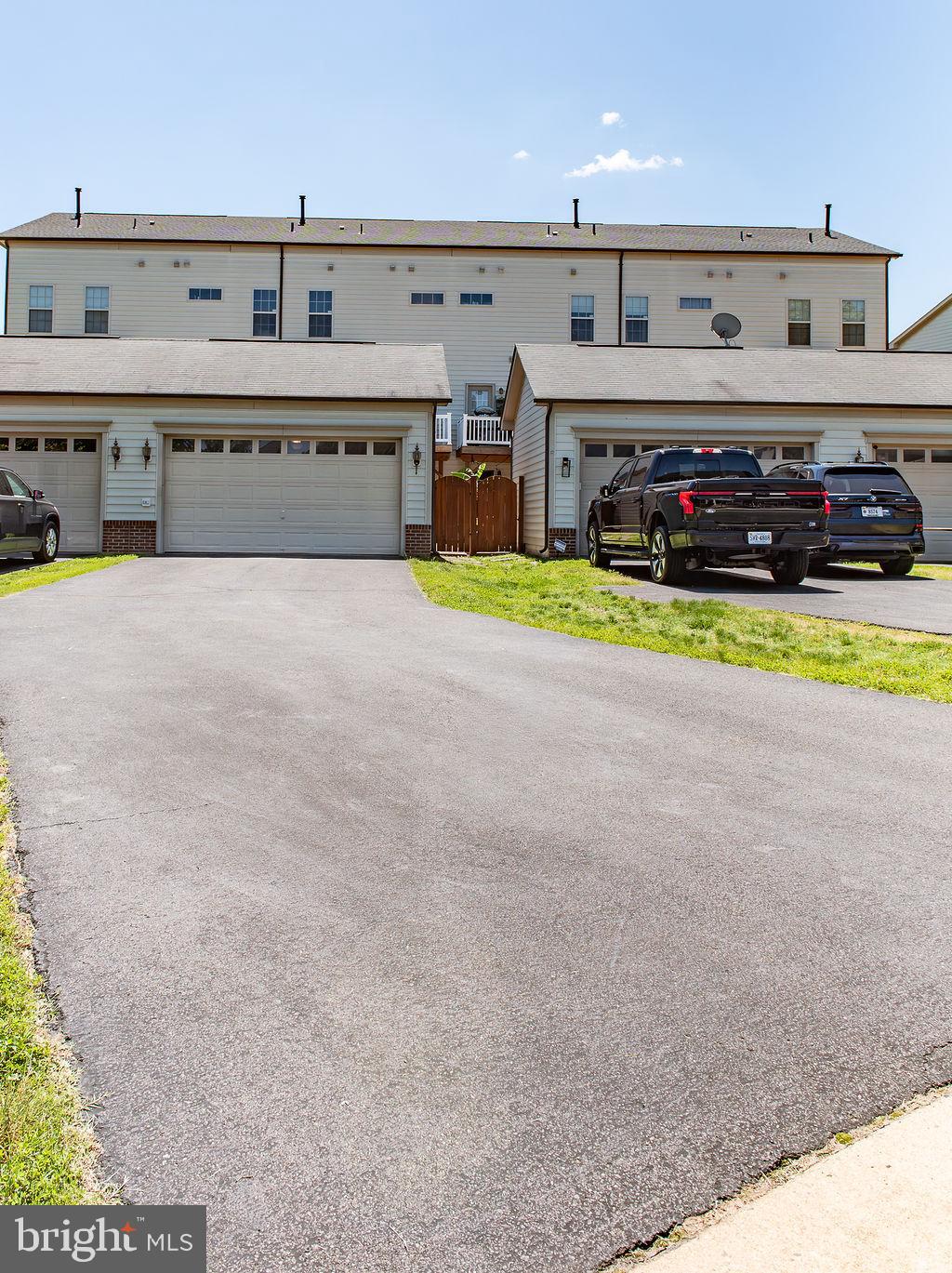 MADISON CRESCENT - Residential