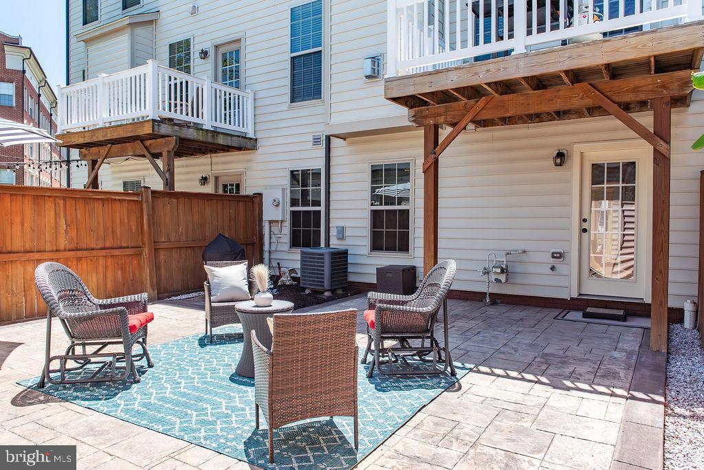 MADISON CRESCENT - Residential