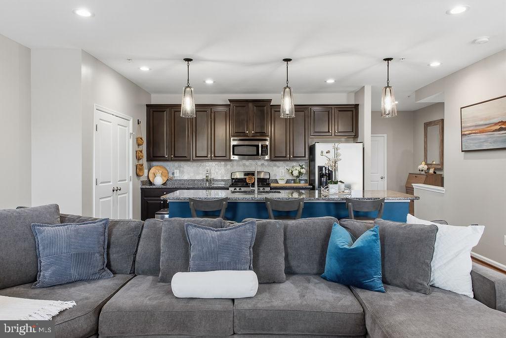 MADISON CRESCENT - Residential