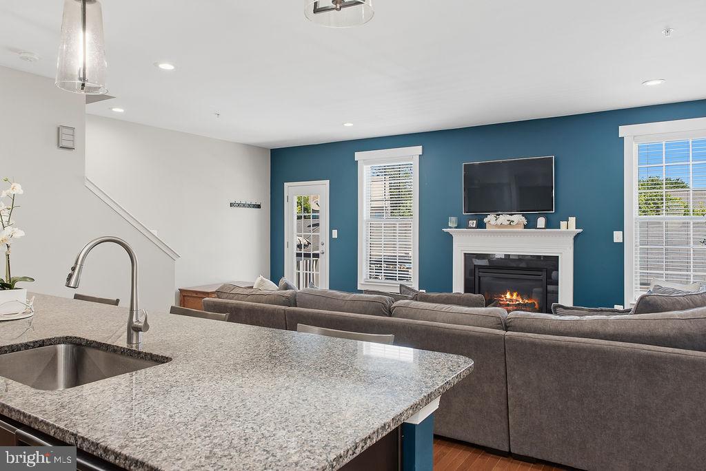 MADISON CRESCENT - Residential