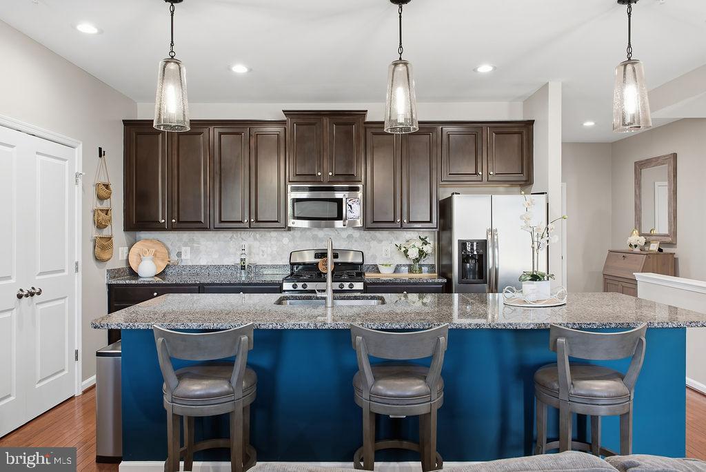 MADISON CRESCENT - Residential