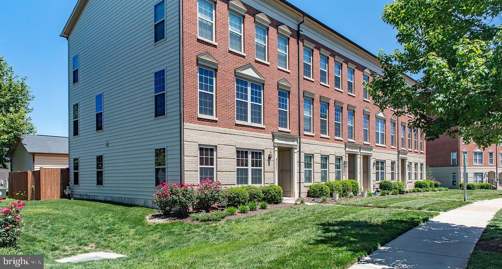 MADISON CRESCENT - Residential