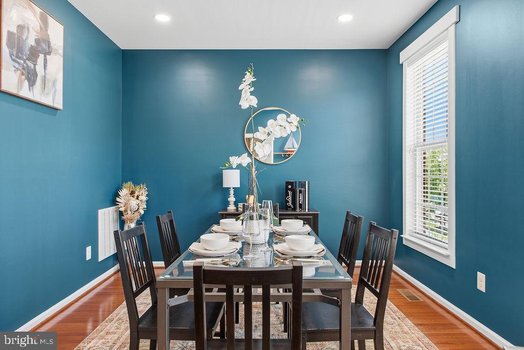 MADISON CRESCENT - Residential