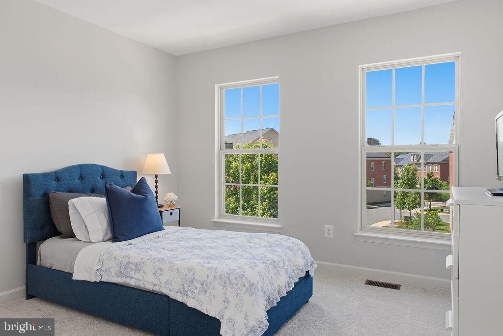 MADISON CRESCENT - Residential