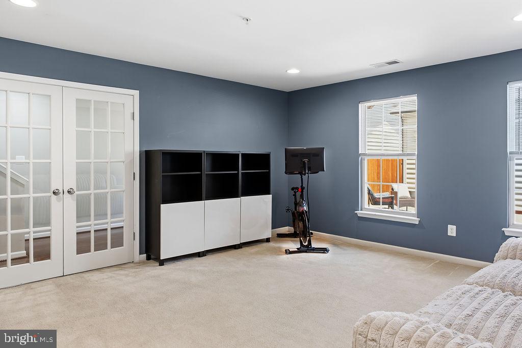 MADISON CRESCENT - Residential