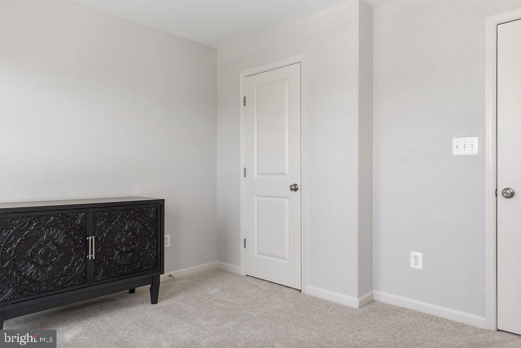 MADISON CRESCENT - Residential