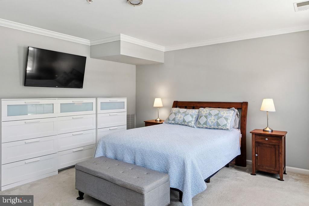 MADISON CRESCENT - Residential