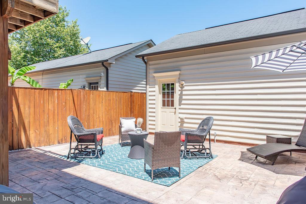 MADISON CRESCENT - Residential