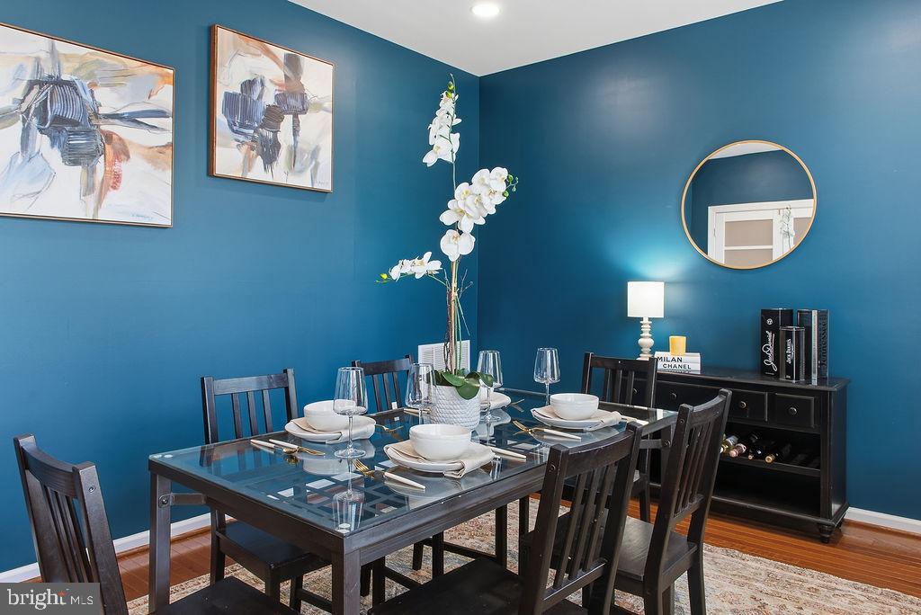 MADISON CRESCENT - Residential