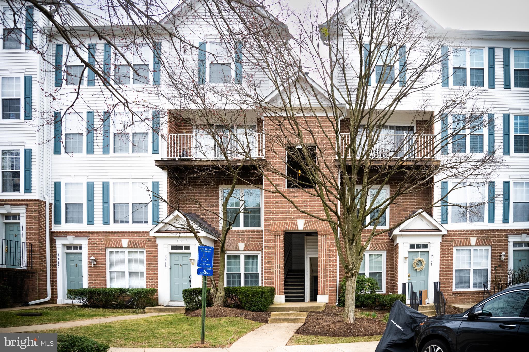 Check out this spacious one-bedroom condo with added den/home office. Hardwood floors in living and dining rooms. Eat-in kitchen with dishwasher, microwave, large refrigerator, and pantry. Large bathroom has a soaker tub, separate walk-in shower, and a double vanity.  Roomy bedroom with lots of light and a big walk-in closet. Tons of storage in this unit! Warm gas heat and a gas fireplace for relaxed evenings. Rear porch is just off the living room. Plenty of parking. Utility room with full-sized washer and dryer in unit.  All located conveniently close to shops, eateries, and  I-66.

Vacant and ready for you and your things.