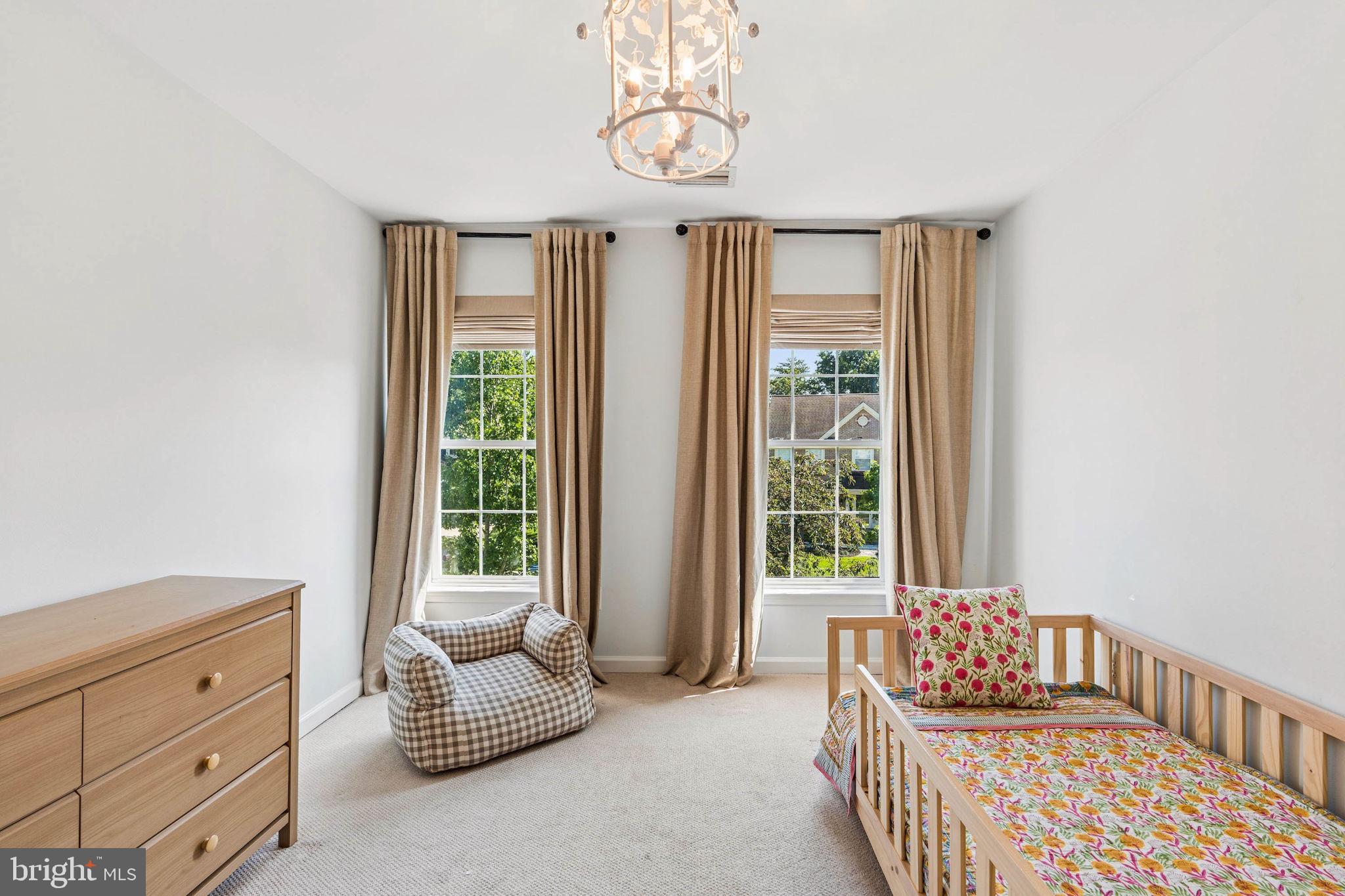 LYNDWOOD MANOR - Residential
