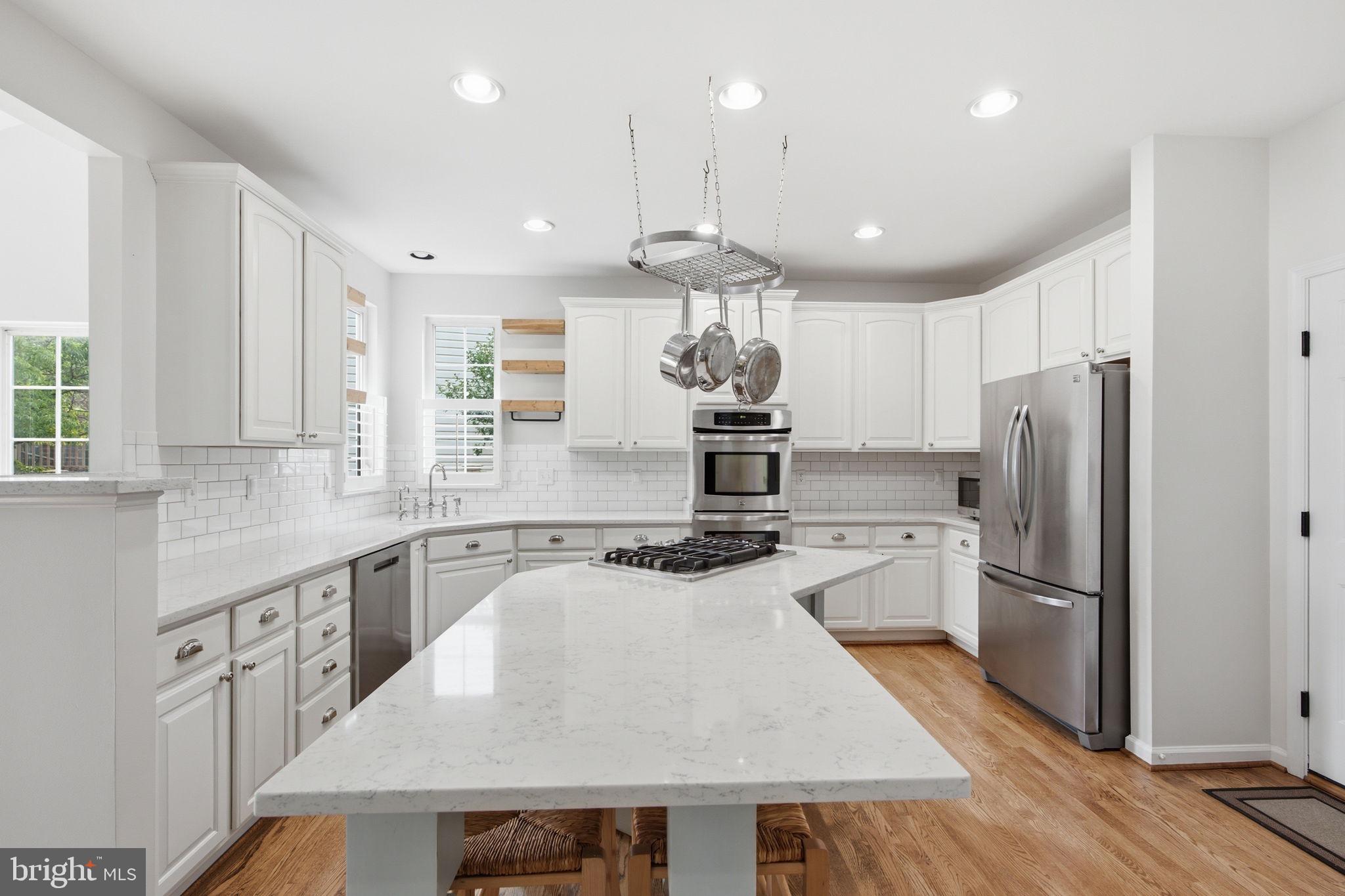 LYNDWOOD MANOR - Residential