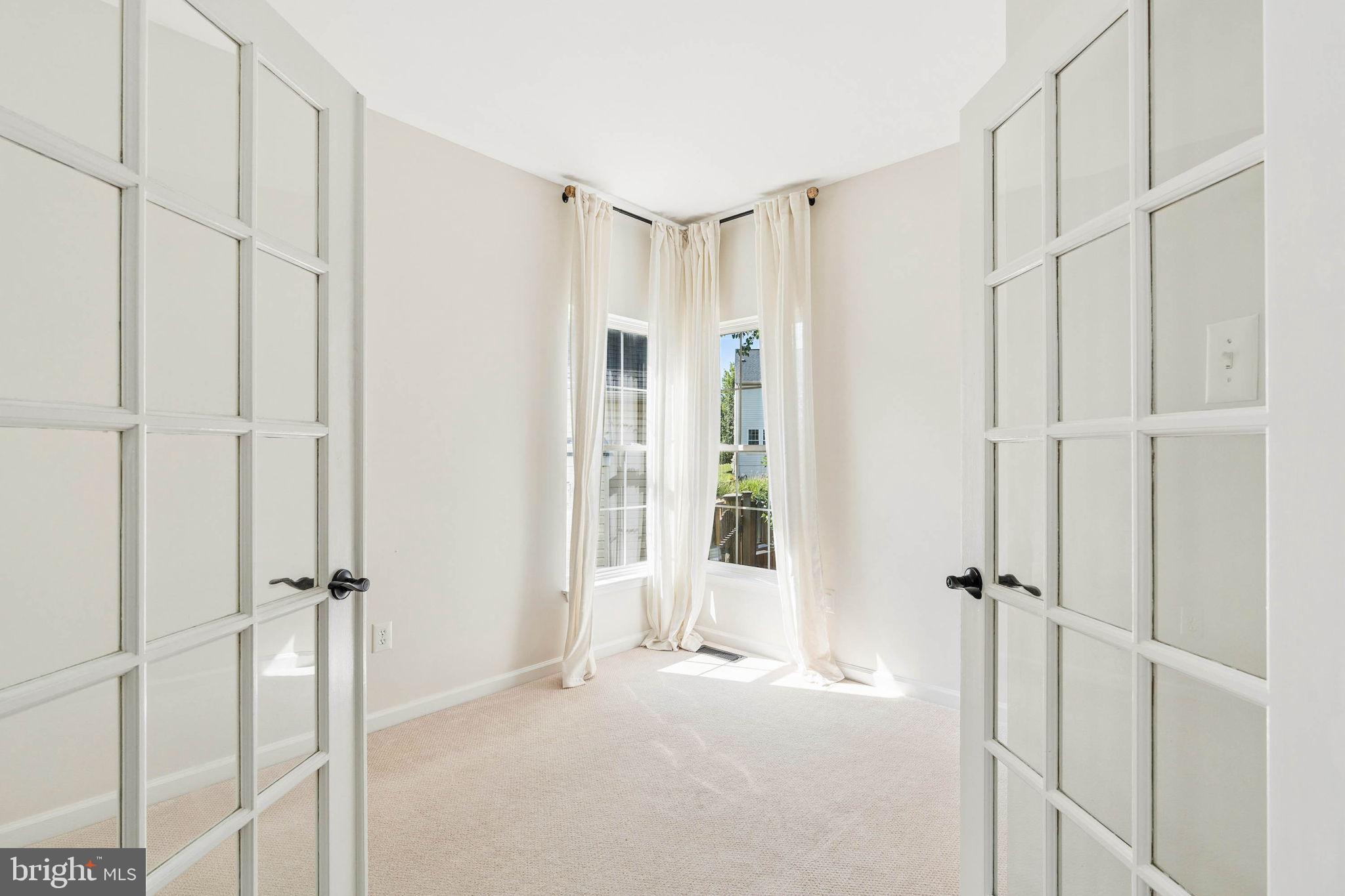 LYNDWOOD MANOR - Residential