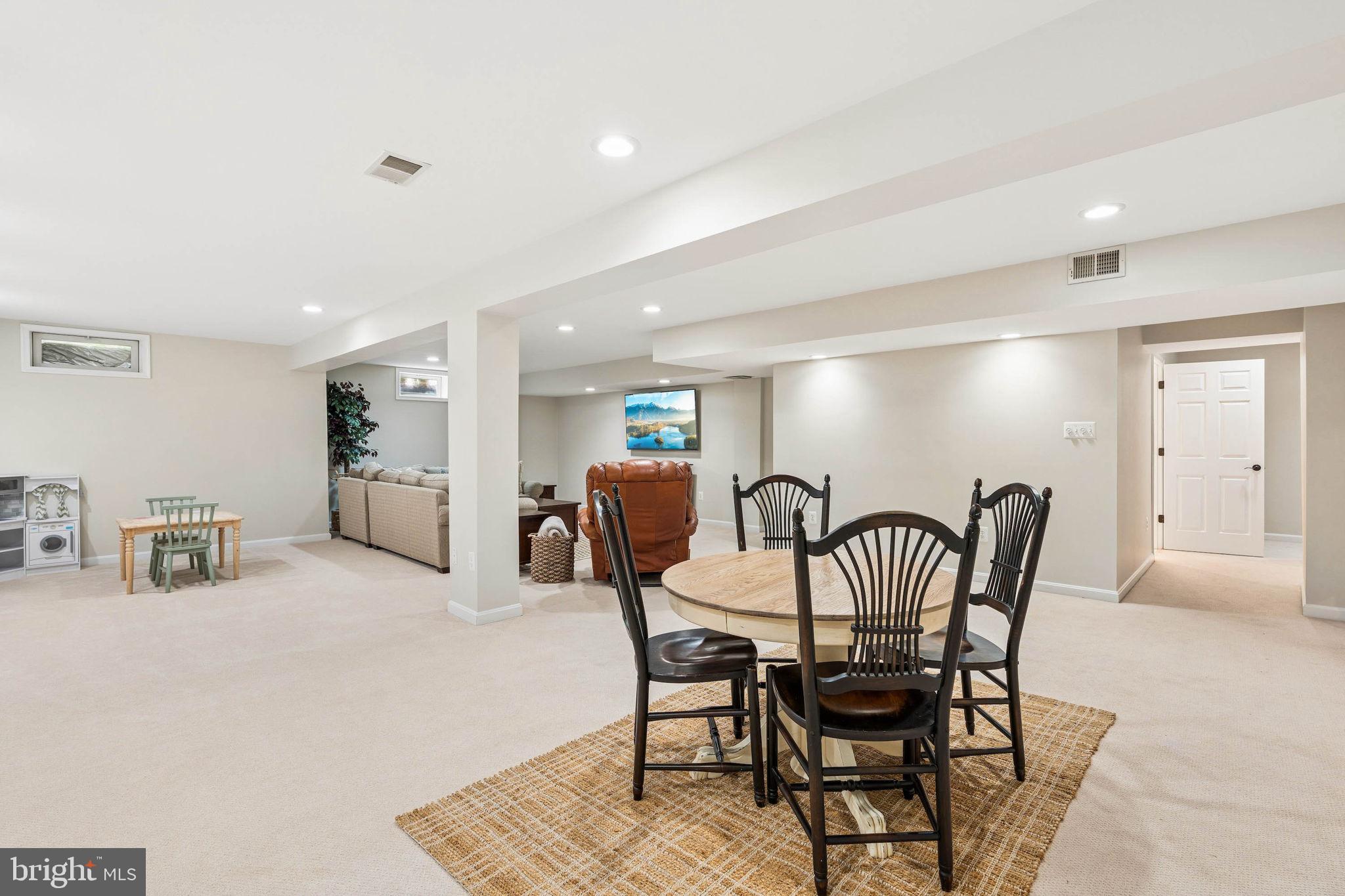 LYNDWOOD MANOR - Residential