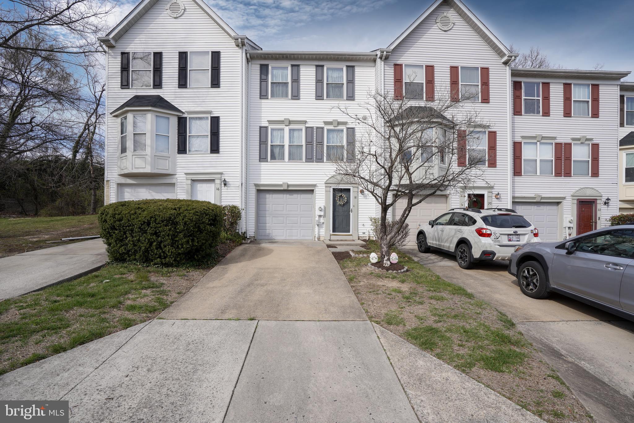 RIVERCHASE - Residential