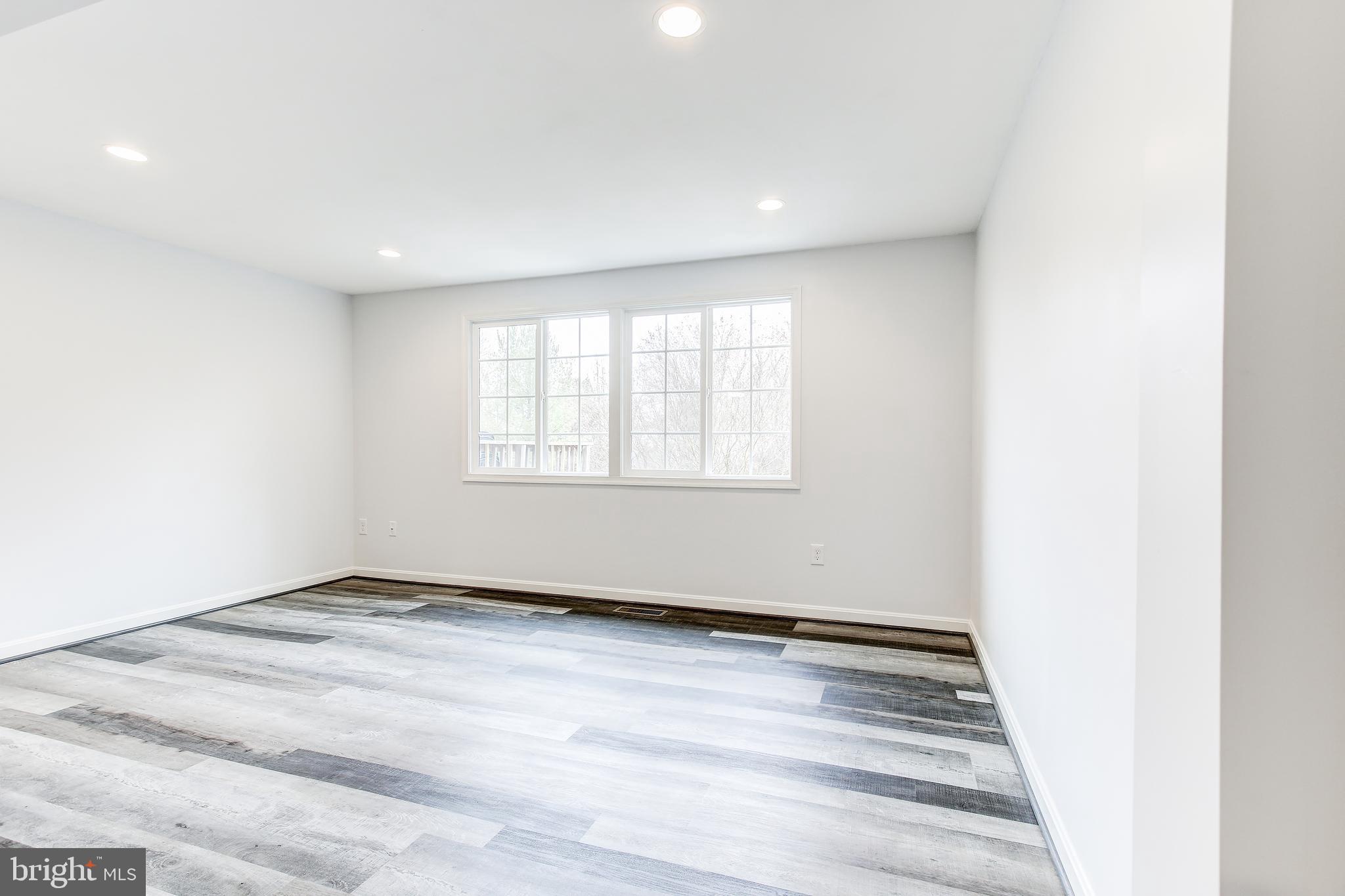 MIDDLEBROOK COMMONS - Residential