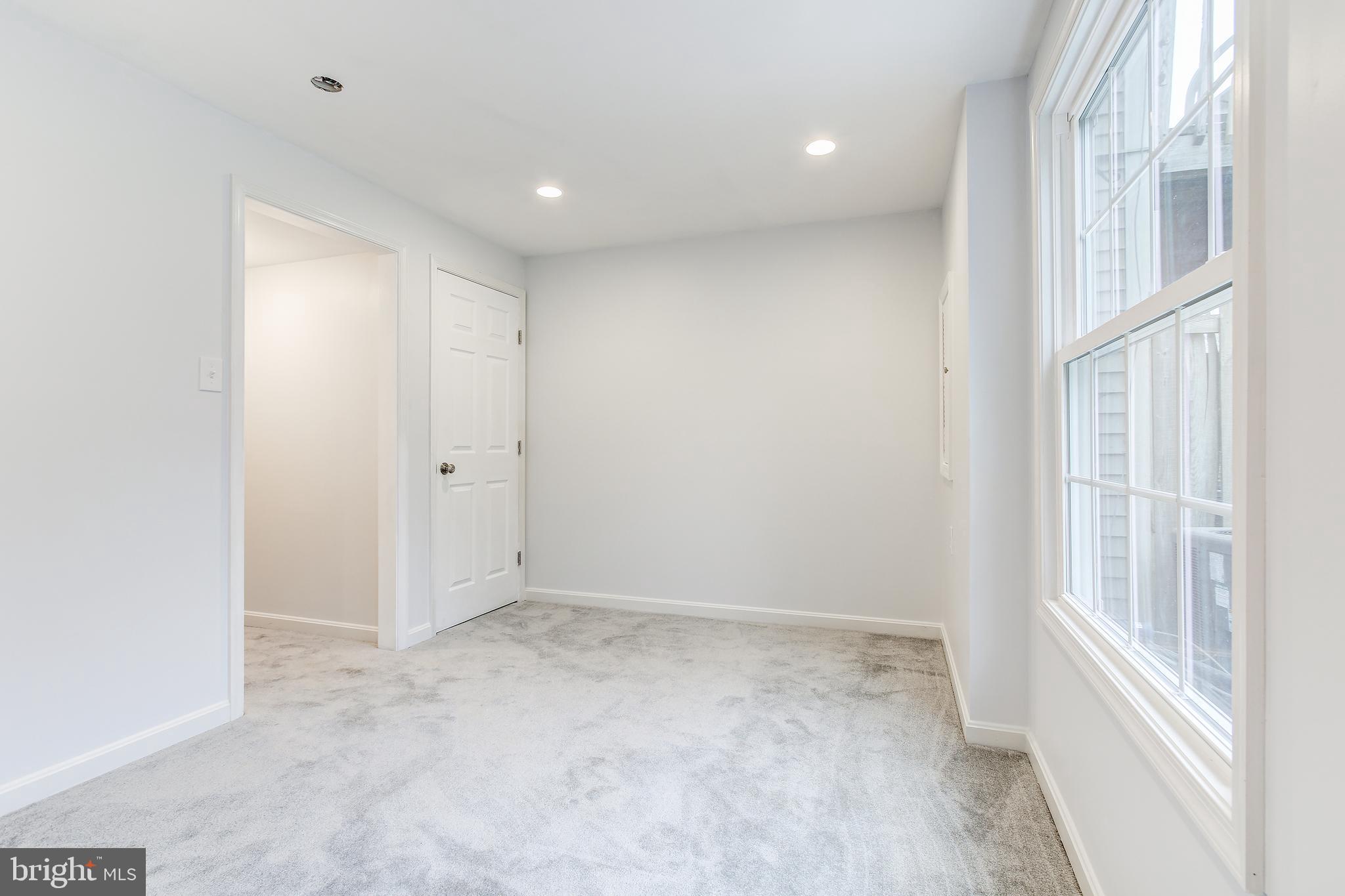 MIDDLEBROOK COMMONS - Residential