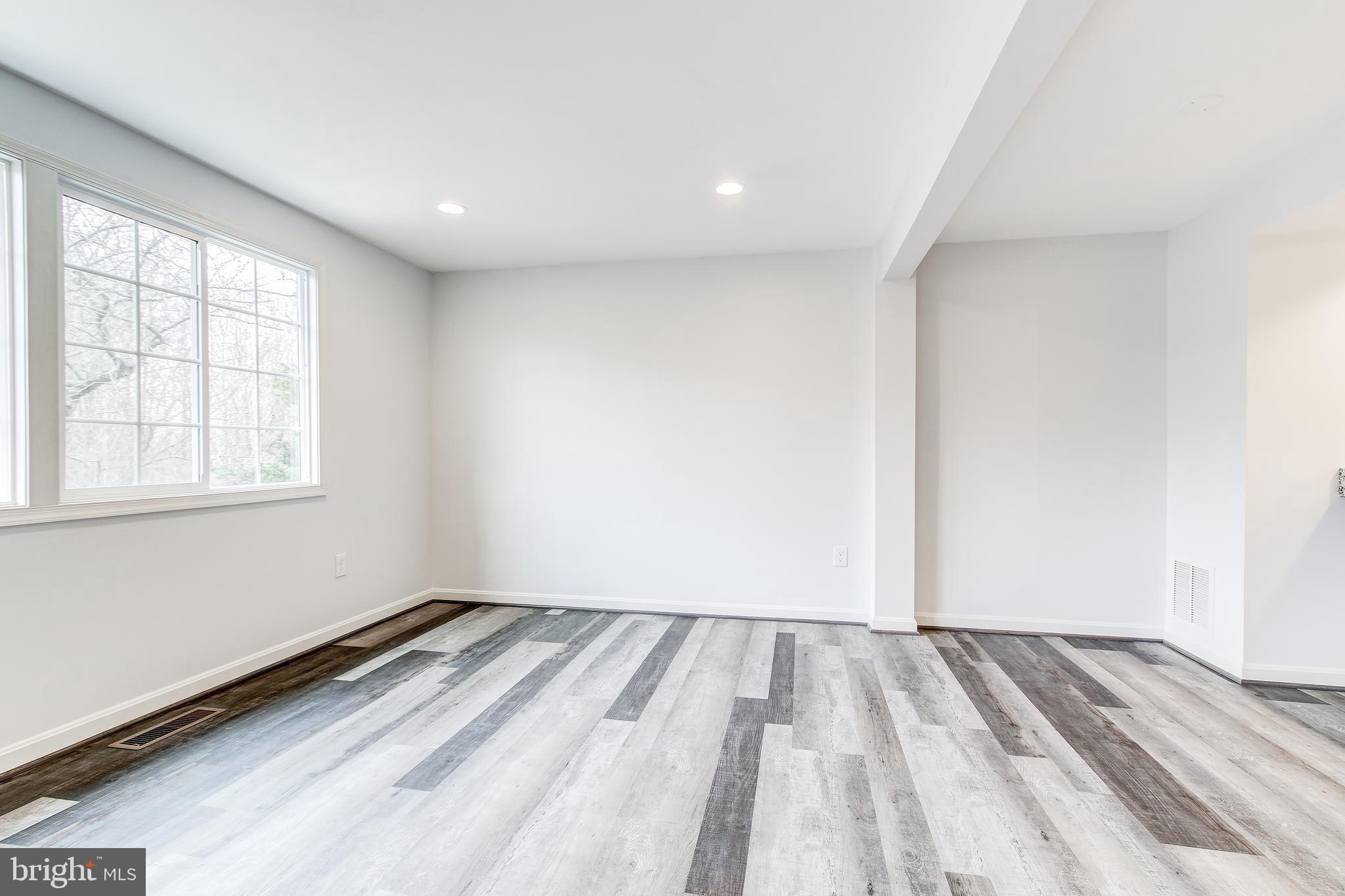 MIDDLEBROOK COMMONS - Residential