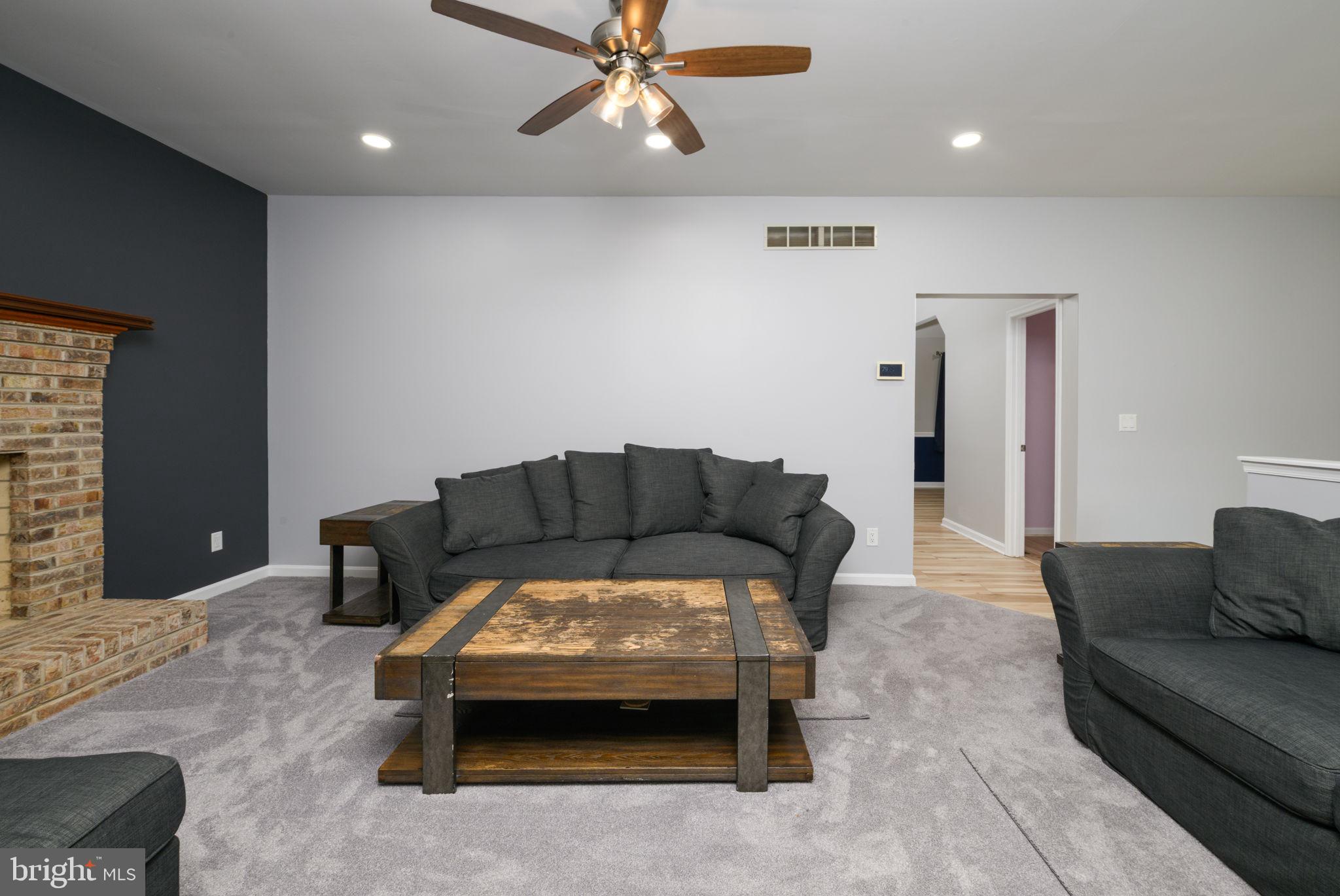 HIDDEN OAKS - Residential