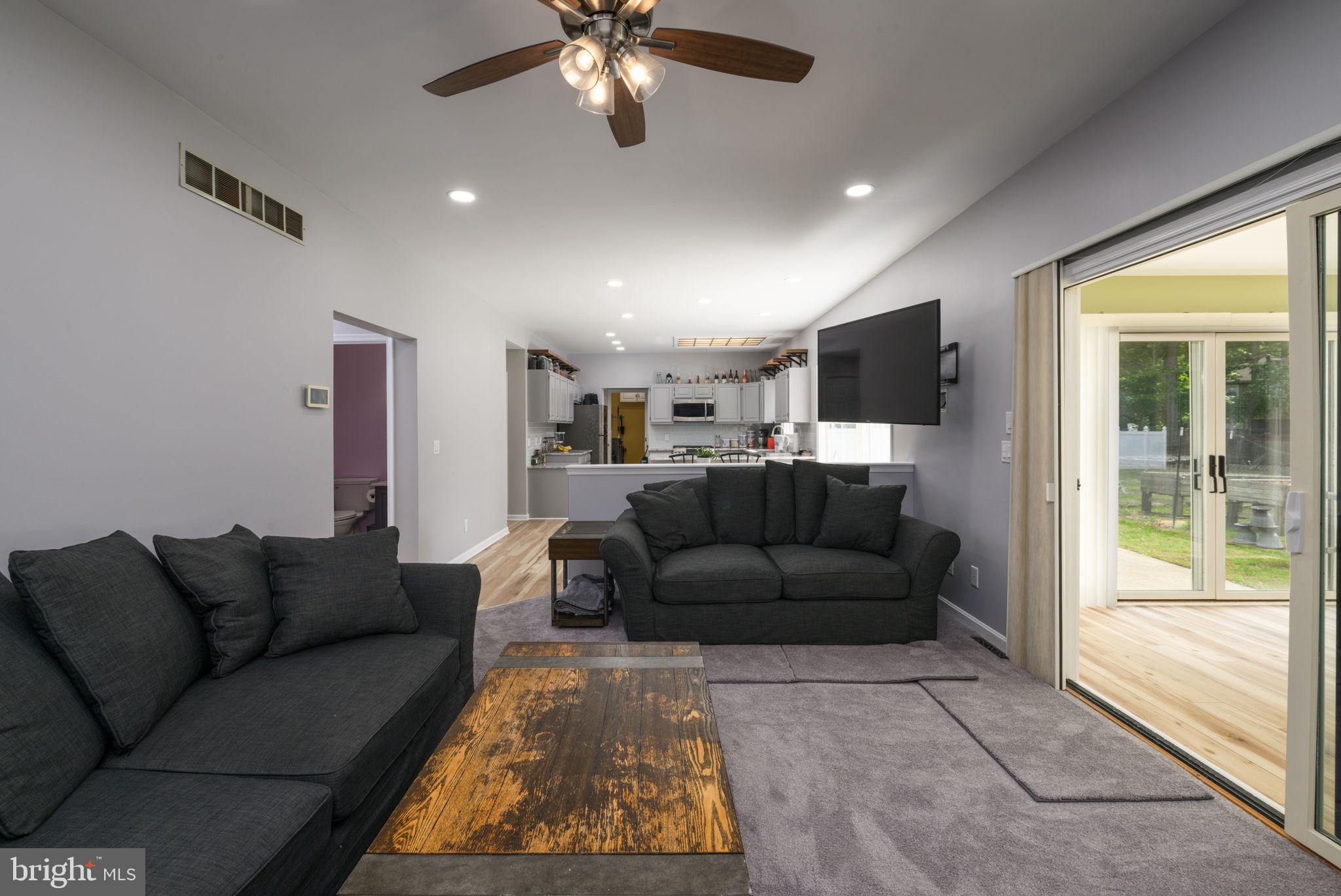 HIDDEN OAKS - Residential