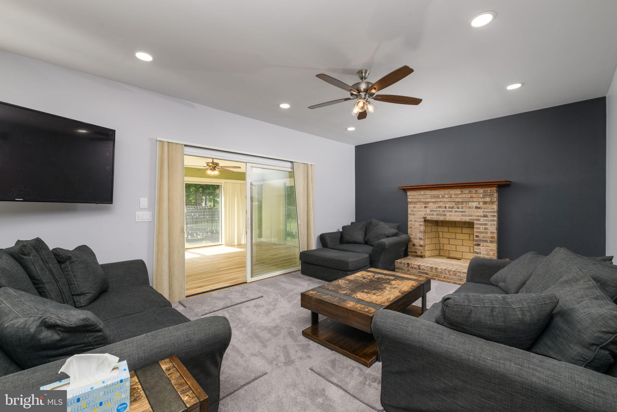 HIDDEN OAKS - Residential