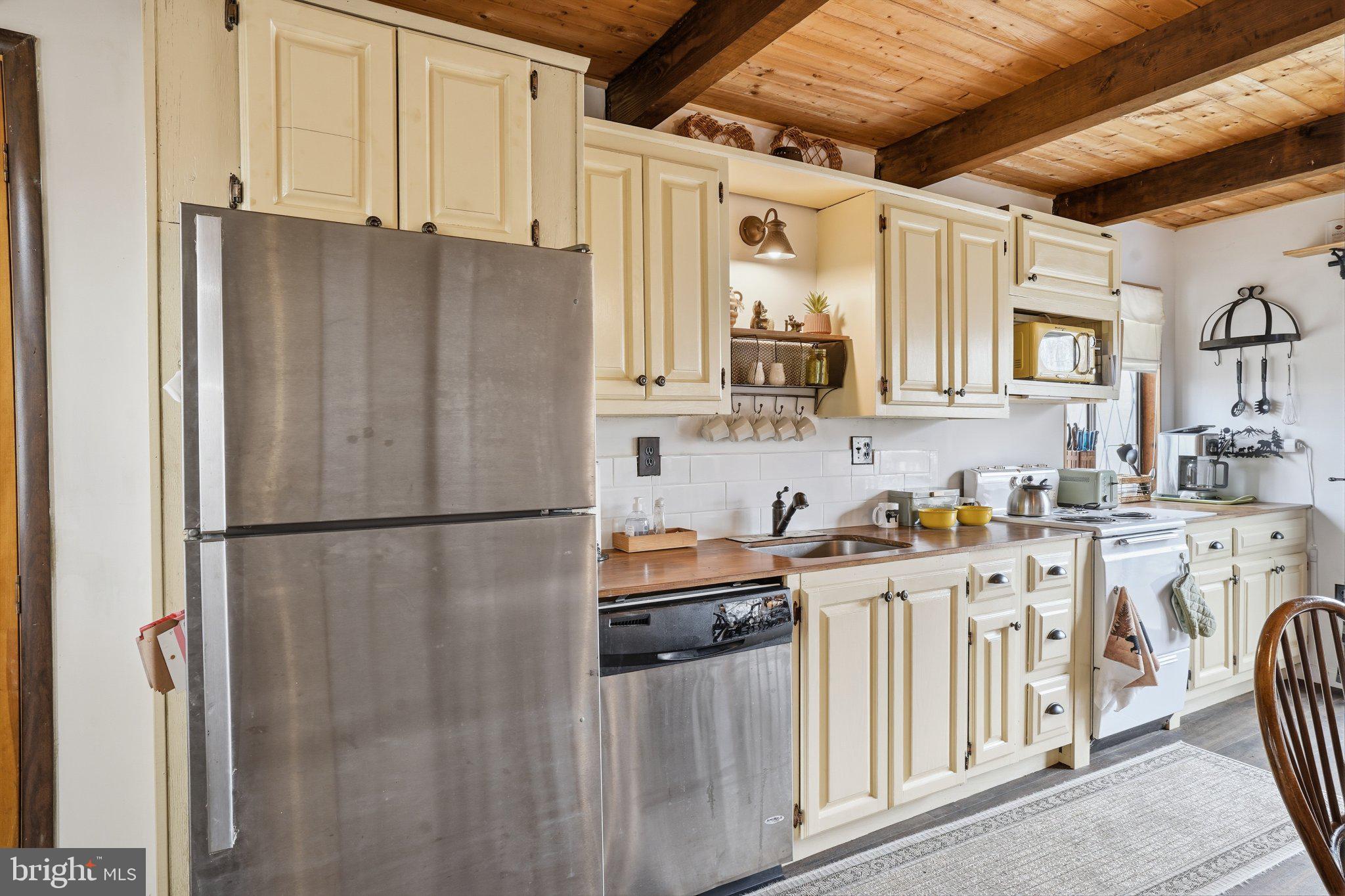 SAW CREEK ESTATES - Residential