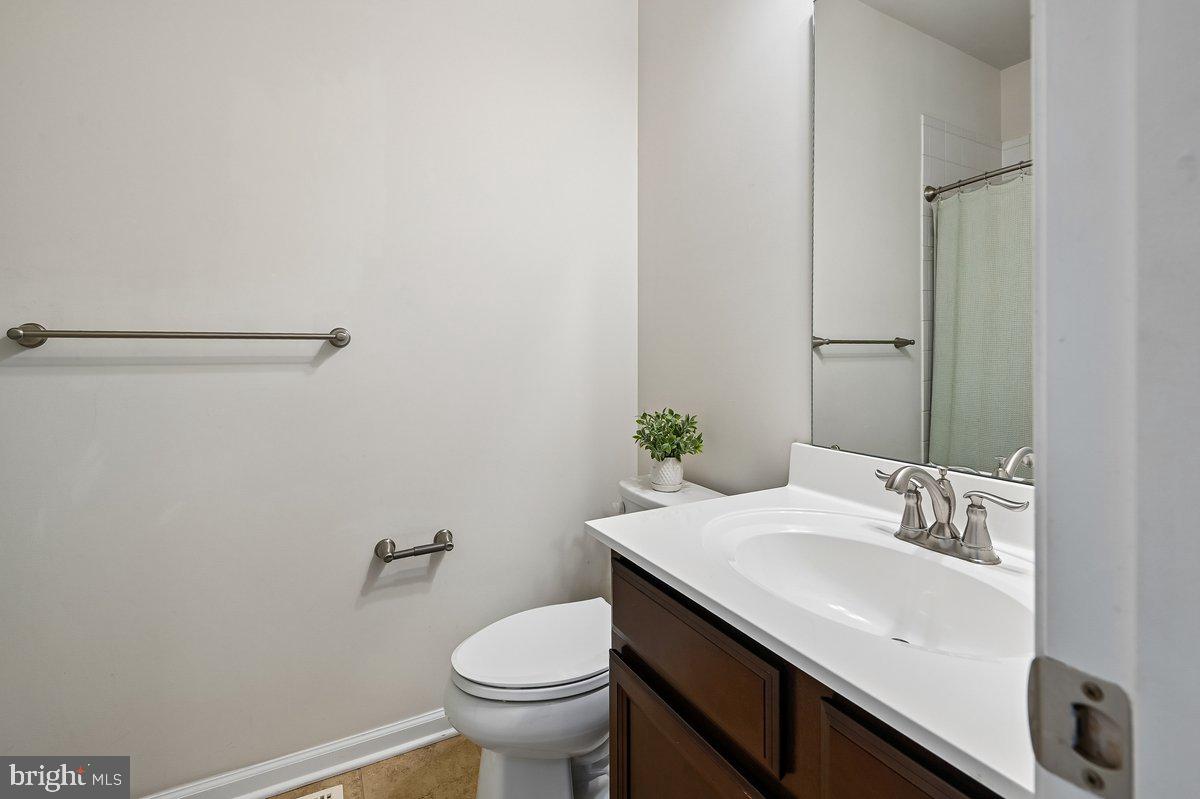CREEKSIDE VILLAGE - Residential